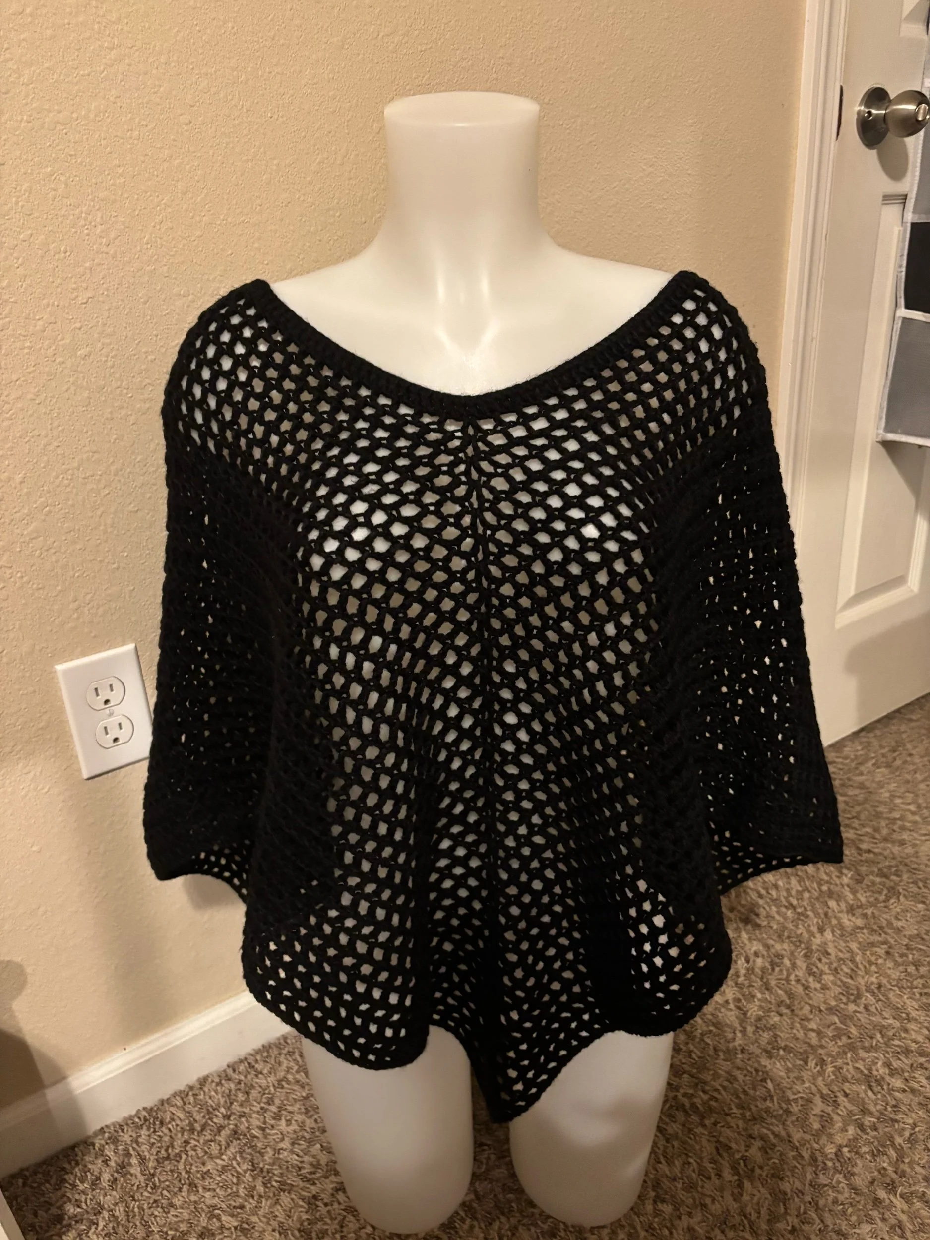Black Lily Poncho (M)