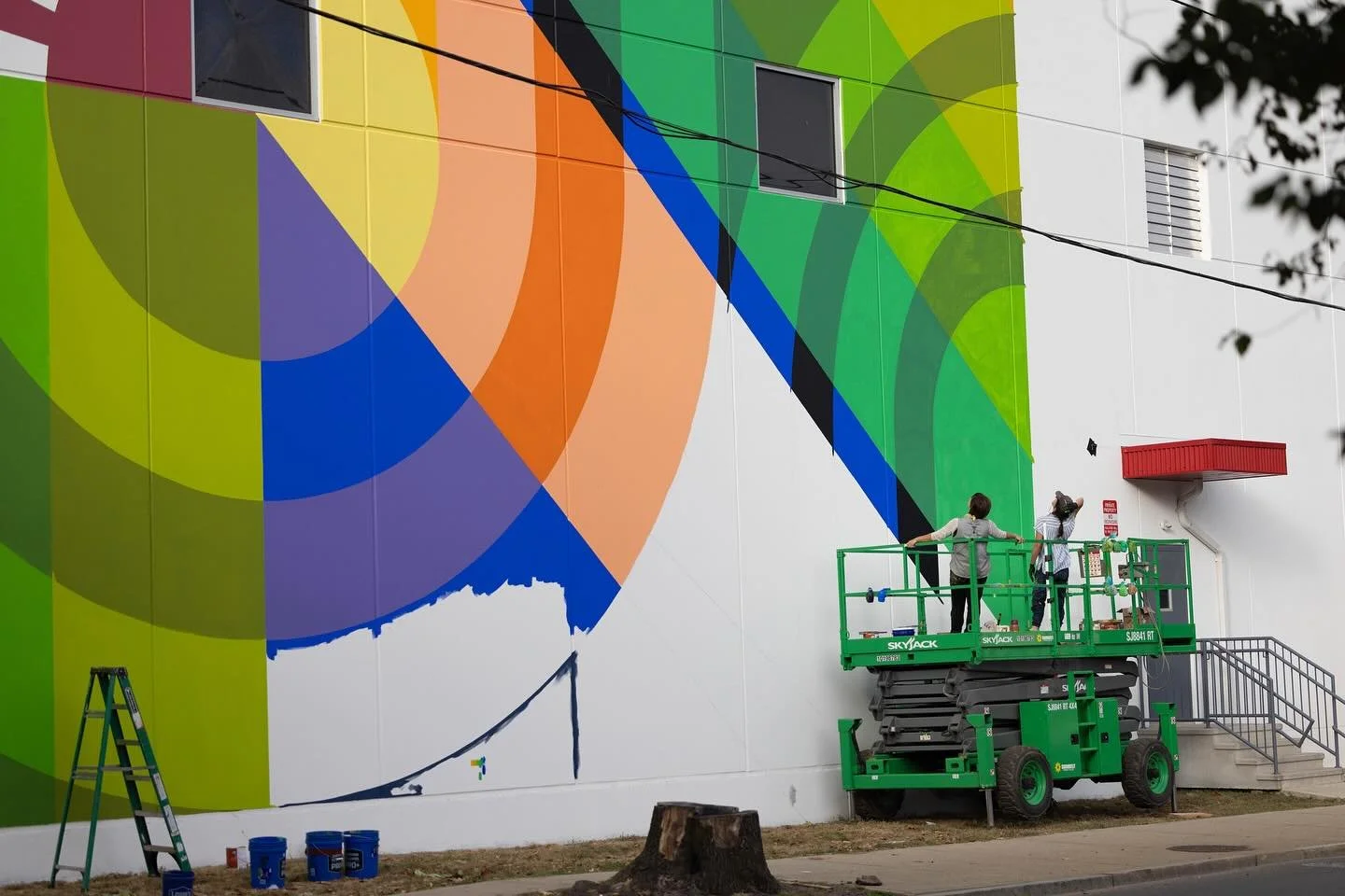 A first of many appreciation posts to acknowledge the amazing work of Baltimore artists @jessieandkatey for taking on a project of such magnitude that no one else would due to the amount of work required on such a large canvas. This project was monum