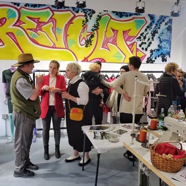 We had a blast last Thursday at the reception for the graffiti panels by Part One, Chino, and Dr. Revolt! We were also blown away by the amazing dance performance by Wayne and Lanier ~ who you may have seen if you walked down Chapel St that evening. 