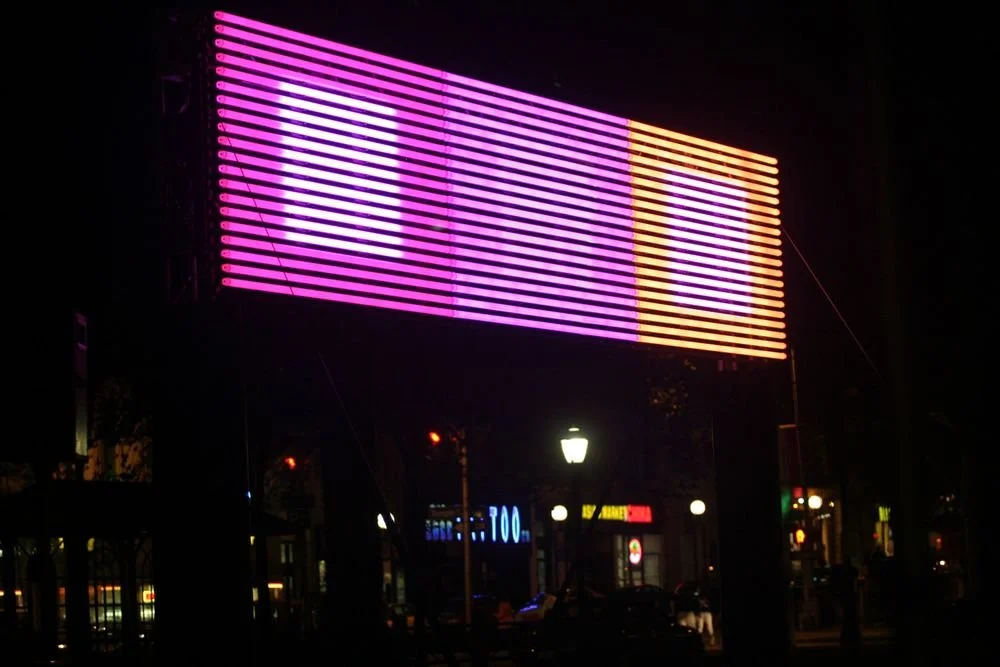 Leo Villareal. Chasing Rainbows/New Haven, 2004