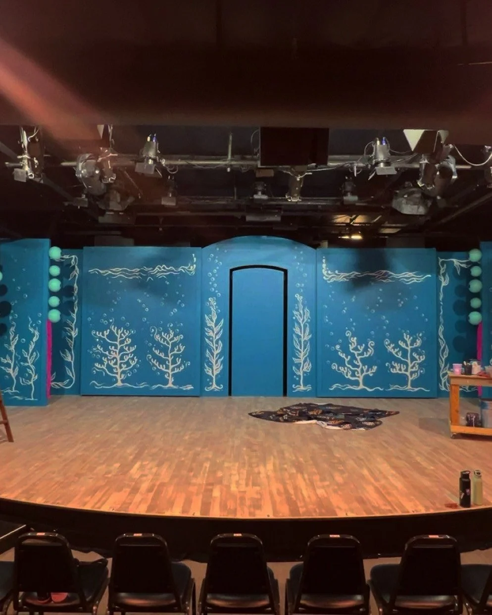 Freehand + last minute aquatic line art on the entire set of Finding Nemo JR, repurposed from the set of Hello, Dolly! at SDMT. I don't have the best photos of this set but it is definitely one of my most fun projects to date! Completed in the 7 hrs 