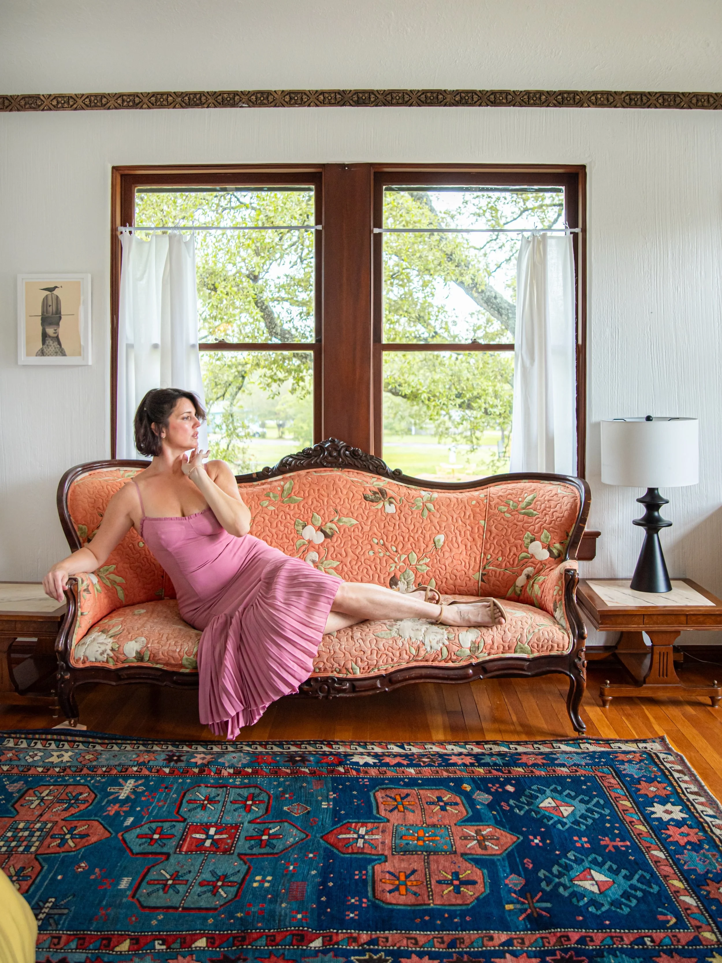 We love seeing product shoots come to life at Orange Magnolia! Rent the Orange Magnolia like the @thesouthernloom did for a recent photo shoot for their rugs. Swipe through to see some of their gorgeous rug selections.