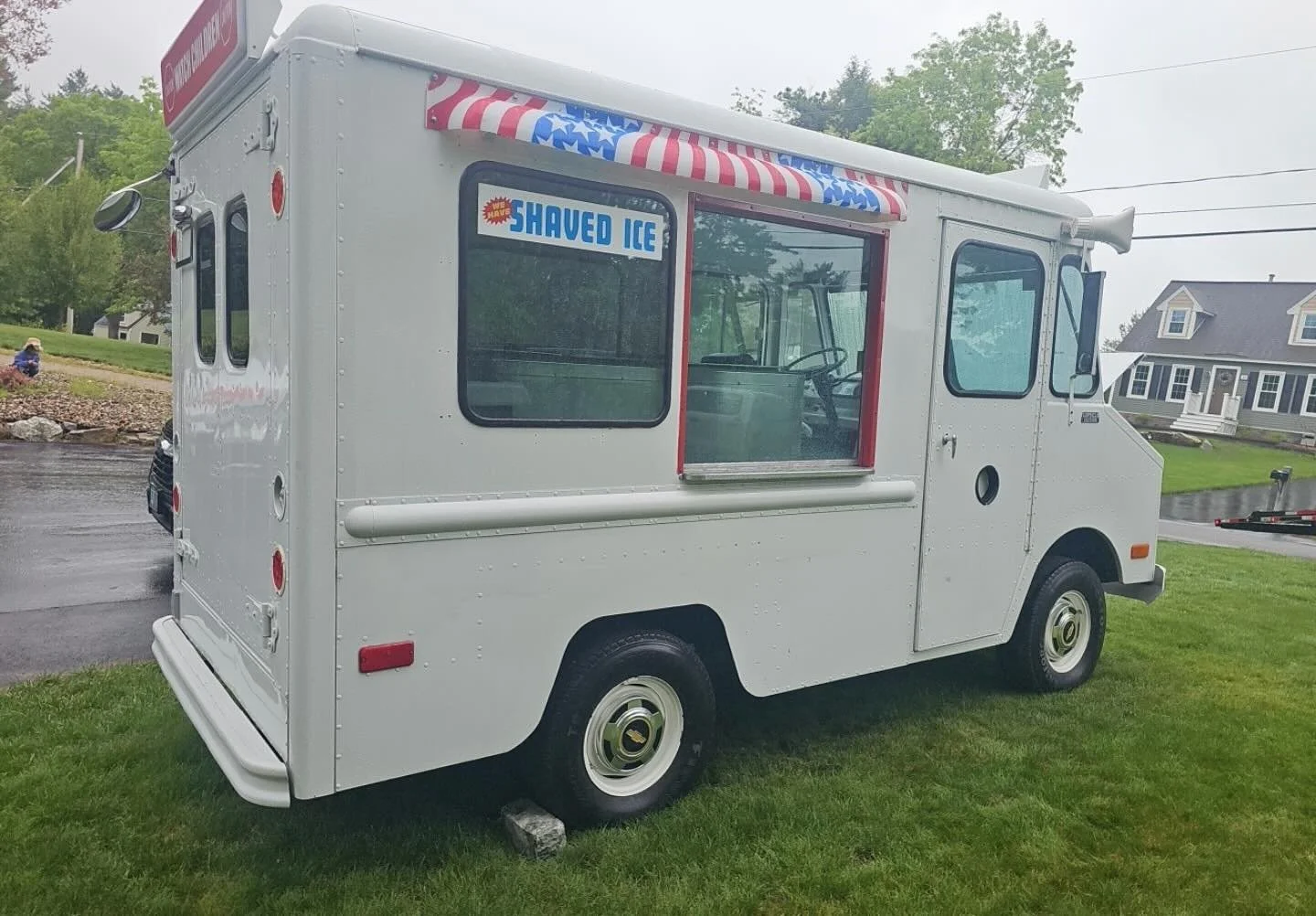 𝟏𝟗𝟕𝟑 𝐂𝐡𝐞𝐯𝐲 𝐈𝐜𝐞 𝐂𝐫𝐞𝐚𝐦 𝐓𝐫𝐮𝐜𝐤 🍦🍨
𝐍𝐇 𝐭𝐨 𝐖𝐈📍

This ice cream truck will be serving free ice cream to the kids of Milwaukee! The local police department purchased this to uplift there community! We are thrilled to have a smal