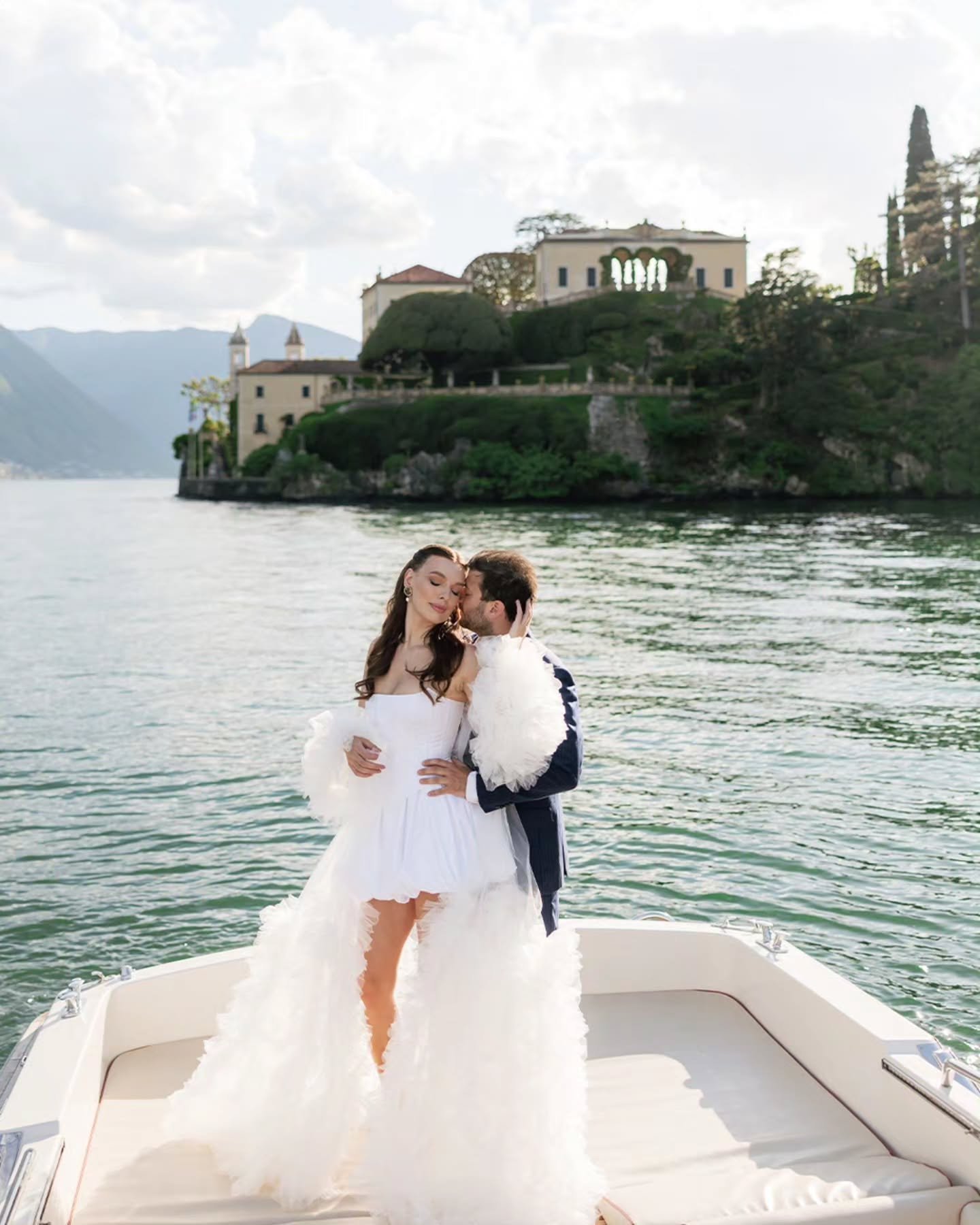 🇮🇹 A Dream We Never Wanted to Wake Up From 🇮🇹 

Some places feel too beautiful to be real.

Framef by the beauty of Lake Como, surrounded by timeless elegance and breathtaking views, Irina &amp; Andrea chose to celebrate their love in one of the 