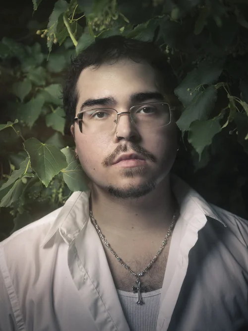 Environmental fashion test shoot photography with leafy natural backdrop