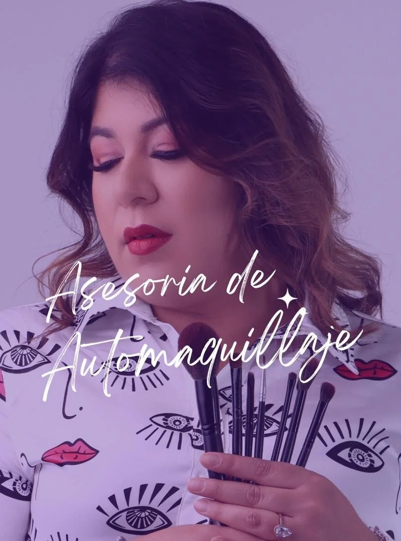 A woman with wavy dark hair and red lipstick holding makeup brushes, with the text "Asesoría de Automaquillaje" edited on top of the image.