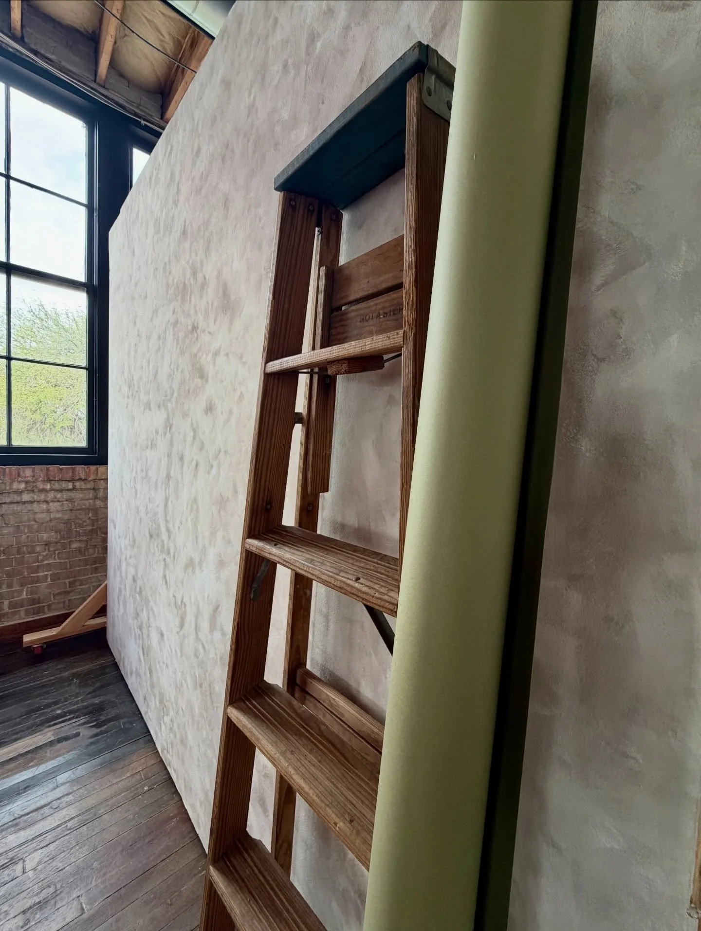 March wouldn&rsquo;t feel the same without a little green.

Spring portraits look especially good on our green seamless backdrop.

Seamless paper and c-stands are included in your rental. Reserve your studio time for upcoming sessions:
www.BuenaVista