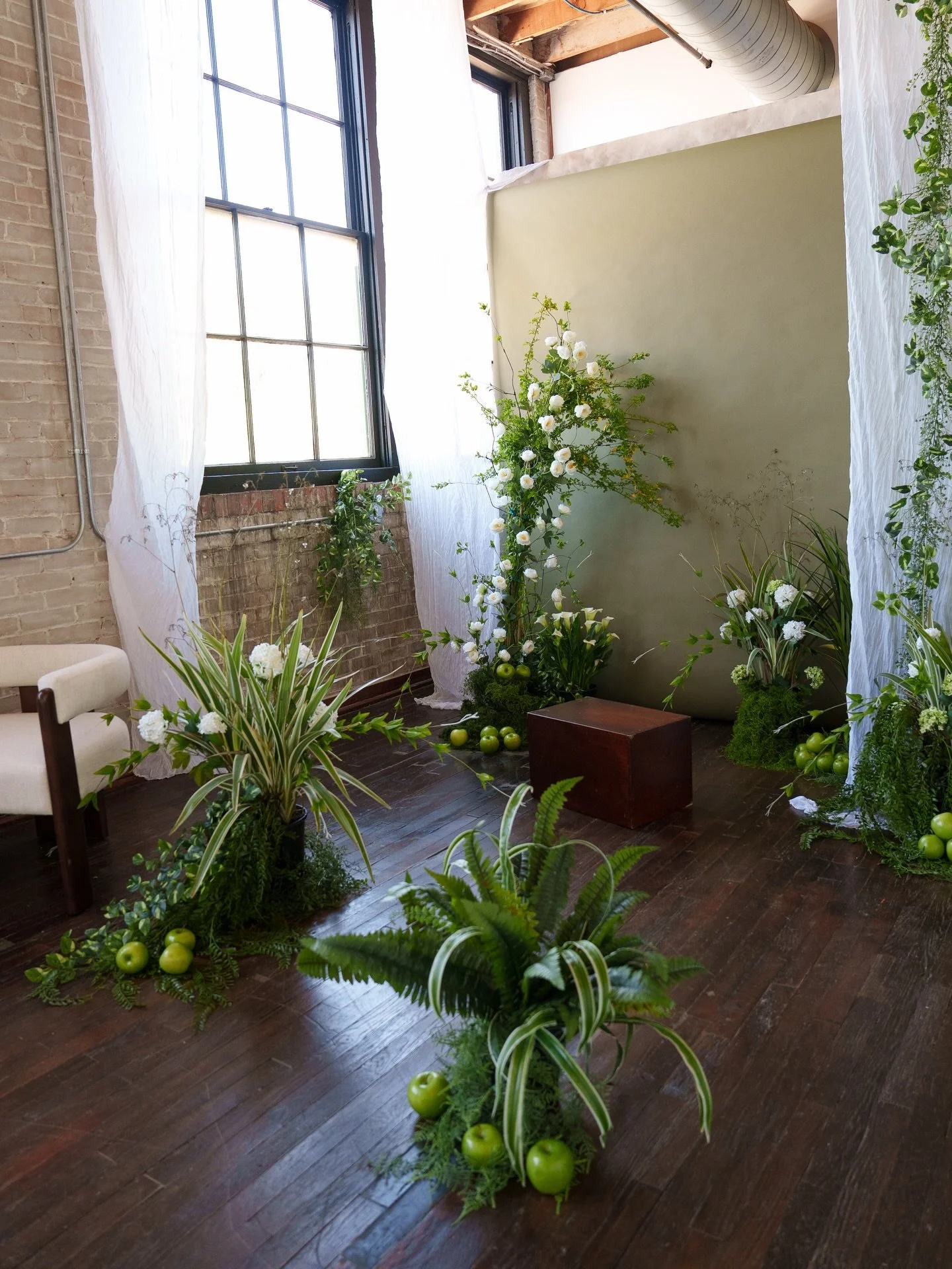 Introducing The Garden of Eden 🌿🍏
A soft, organic Mother&rsquo;s Day installation now available at Buena Vista Studio through May 10, 2026.

Our natural light studio in downtown San Antonio was made for moments like these. Think glowing skin, airy 