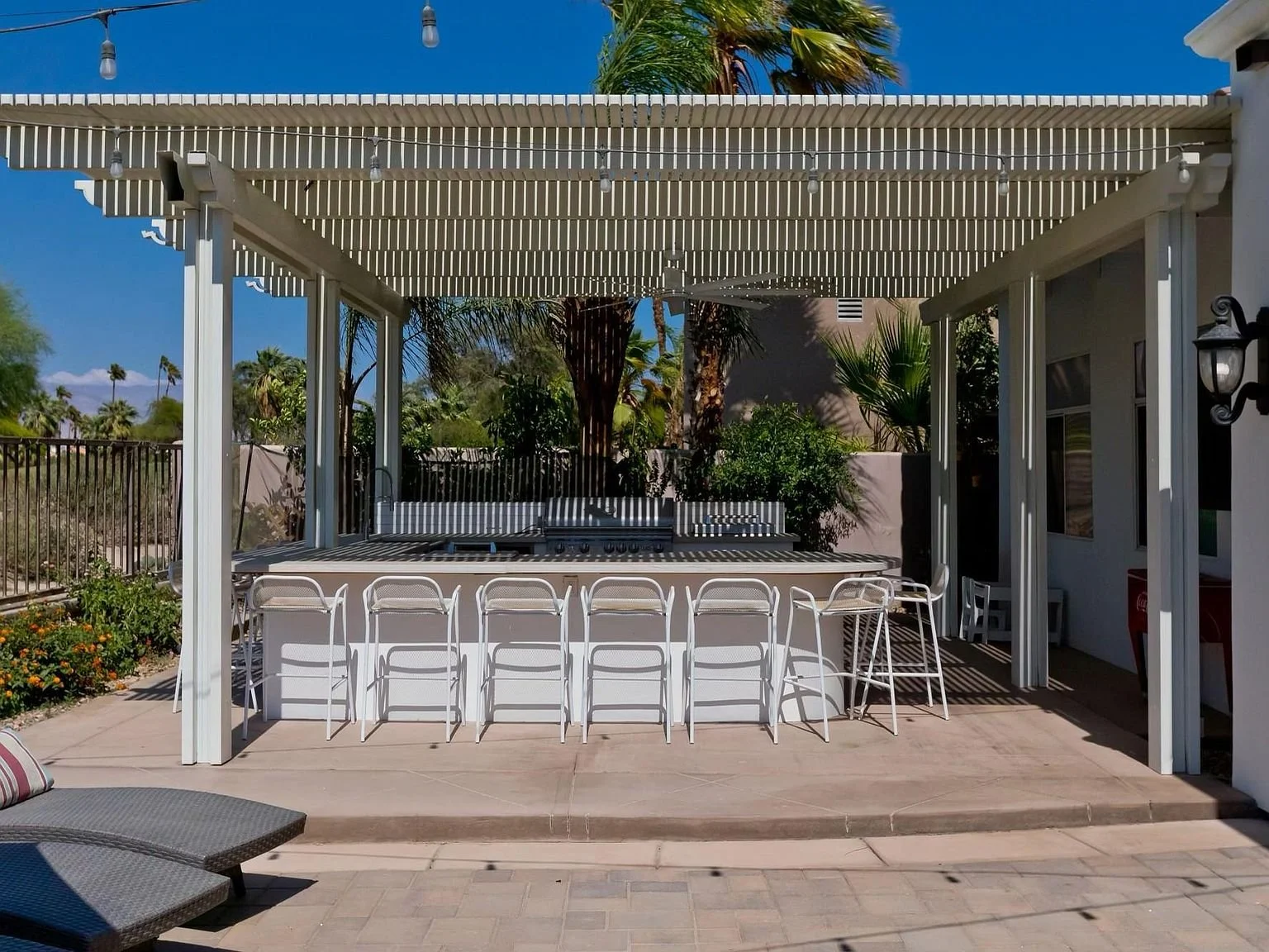 04-outdoor-bar.jpg
