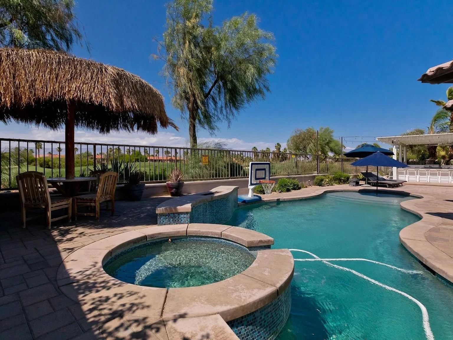 06-pool-and-cabana.jpg