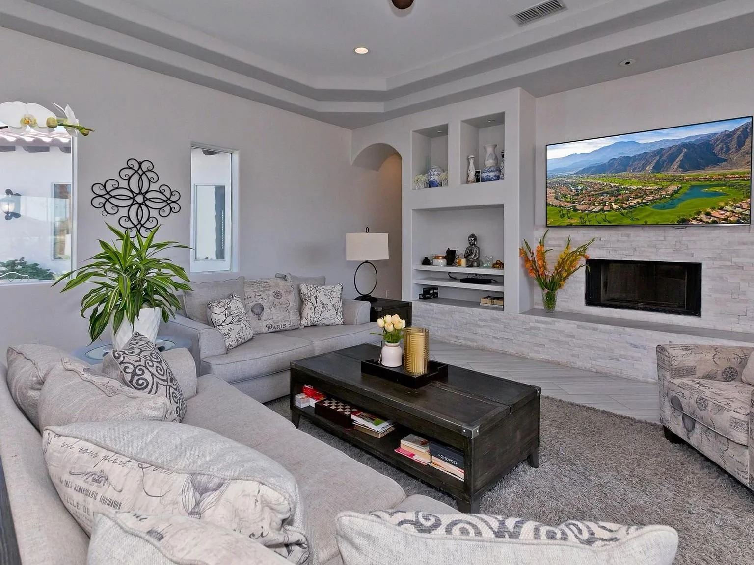 09-living-room.jpg