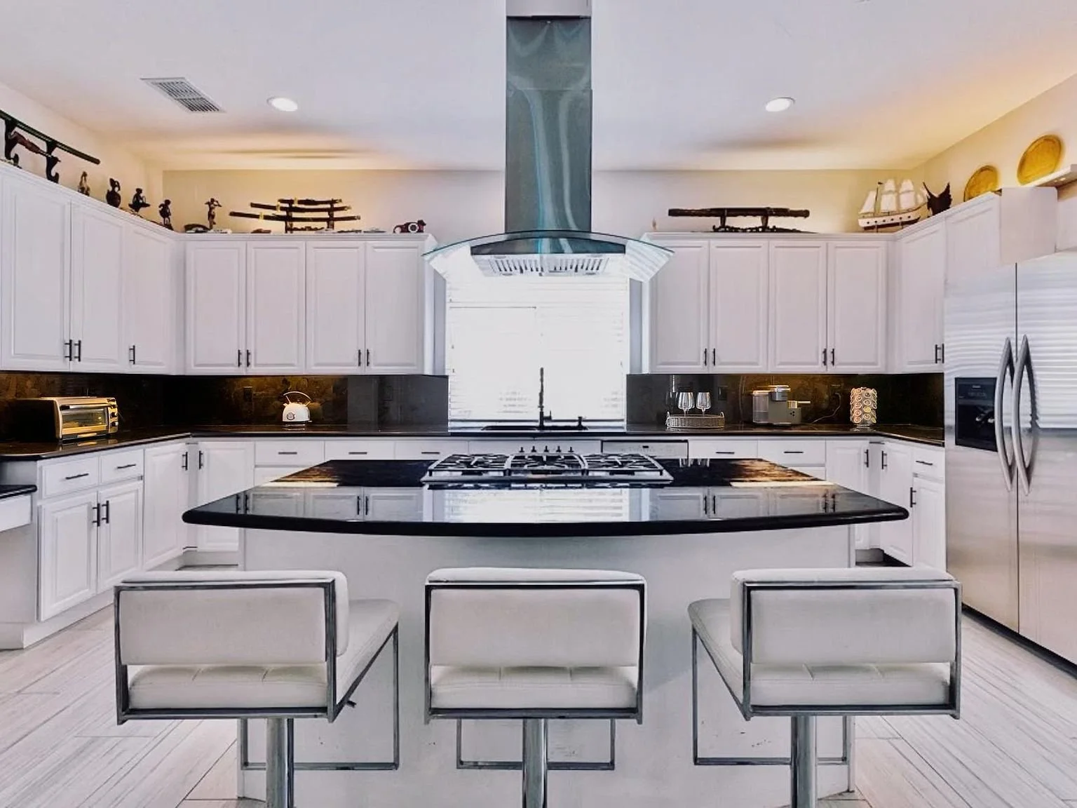 12-kitchen.jpg