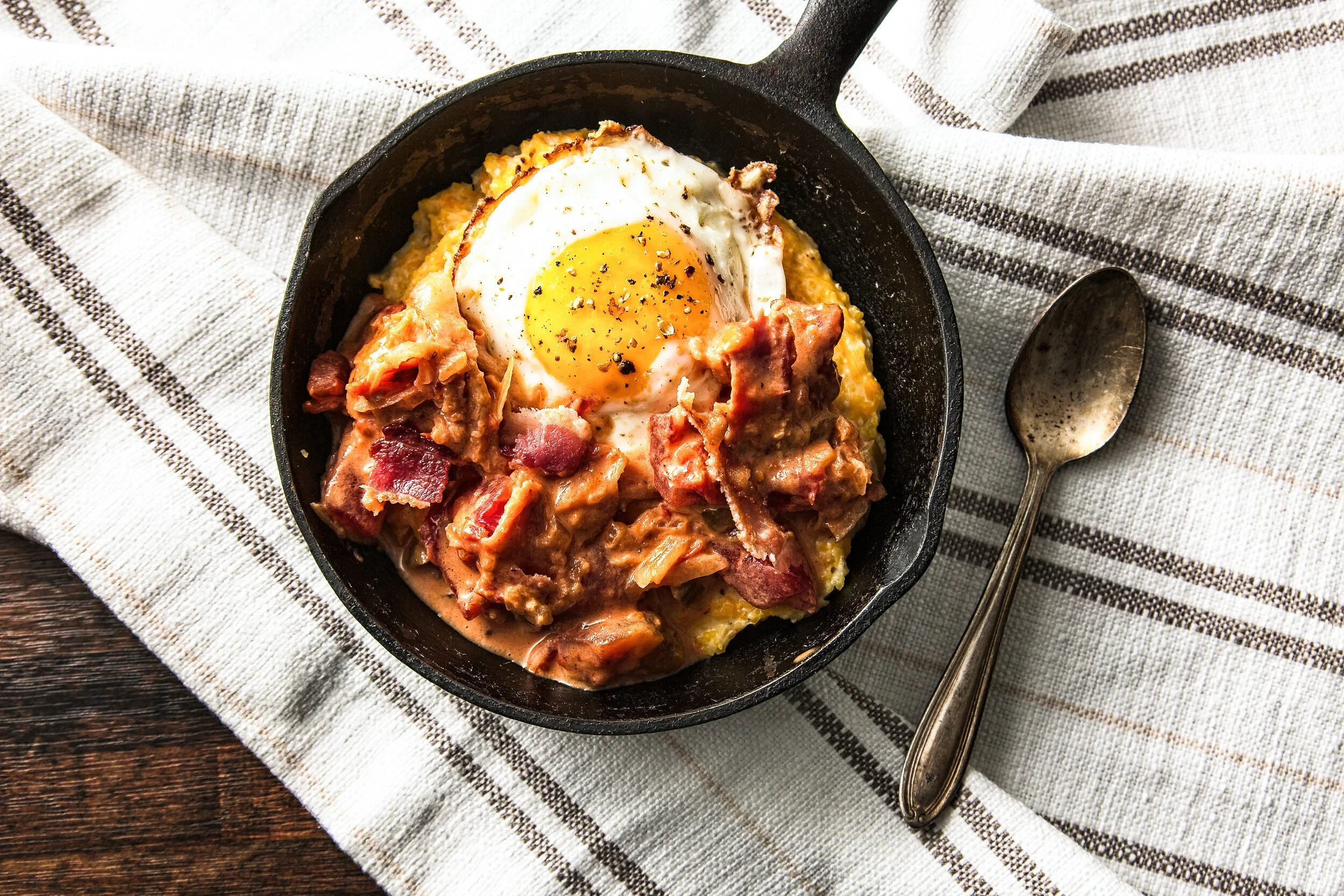 Morning Grits Bowl with Bacon Tomato Gravy