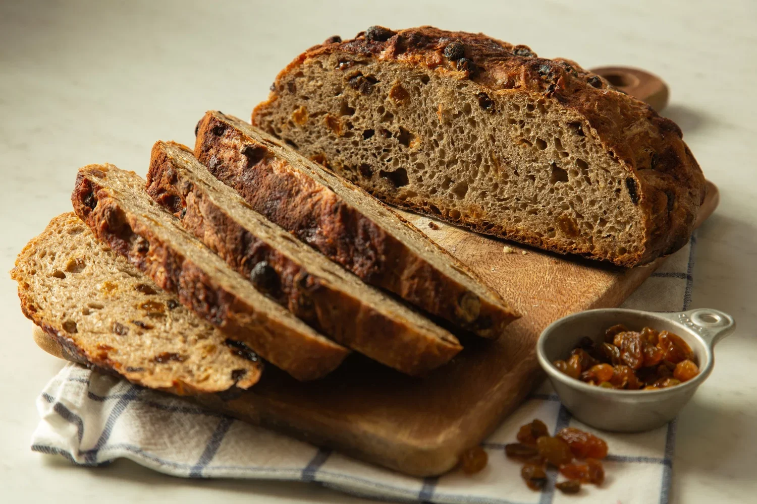 Cinnamon Raisin Dutch Oven Bread