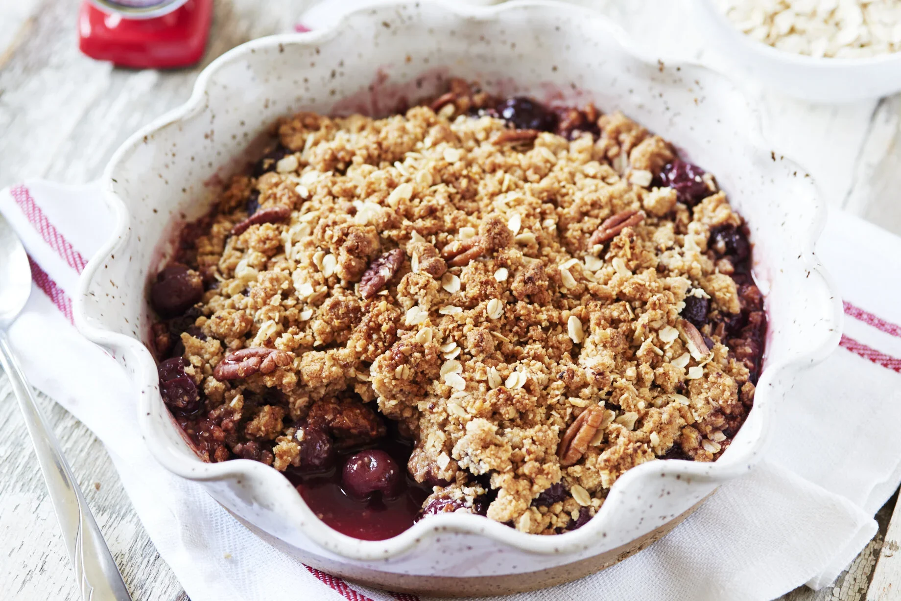 Old-Fashioned Cherry Crumble