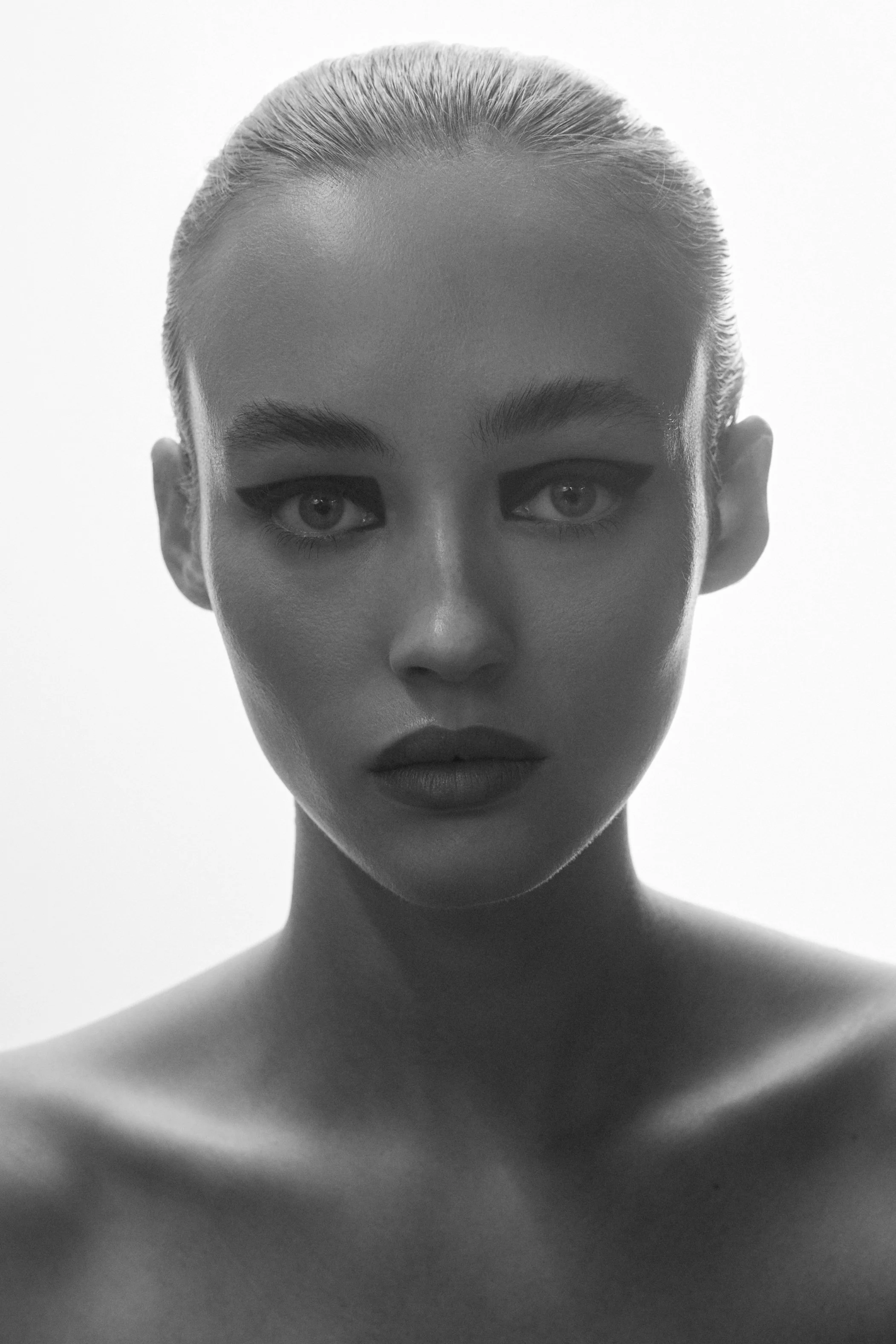 A black and white beauty portrait of a female model
