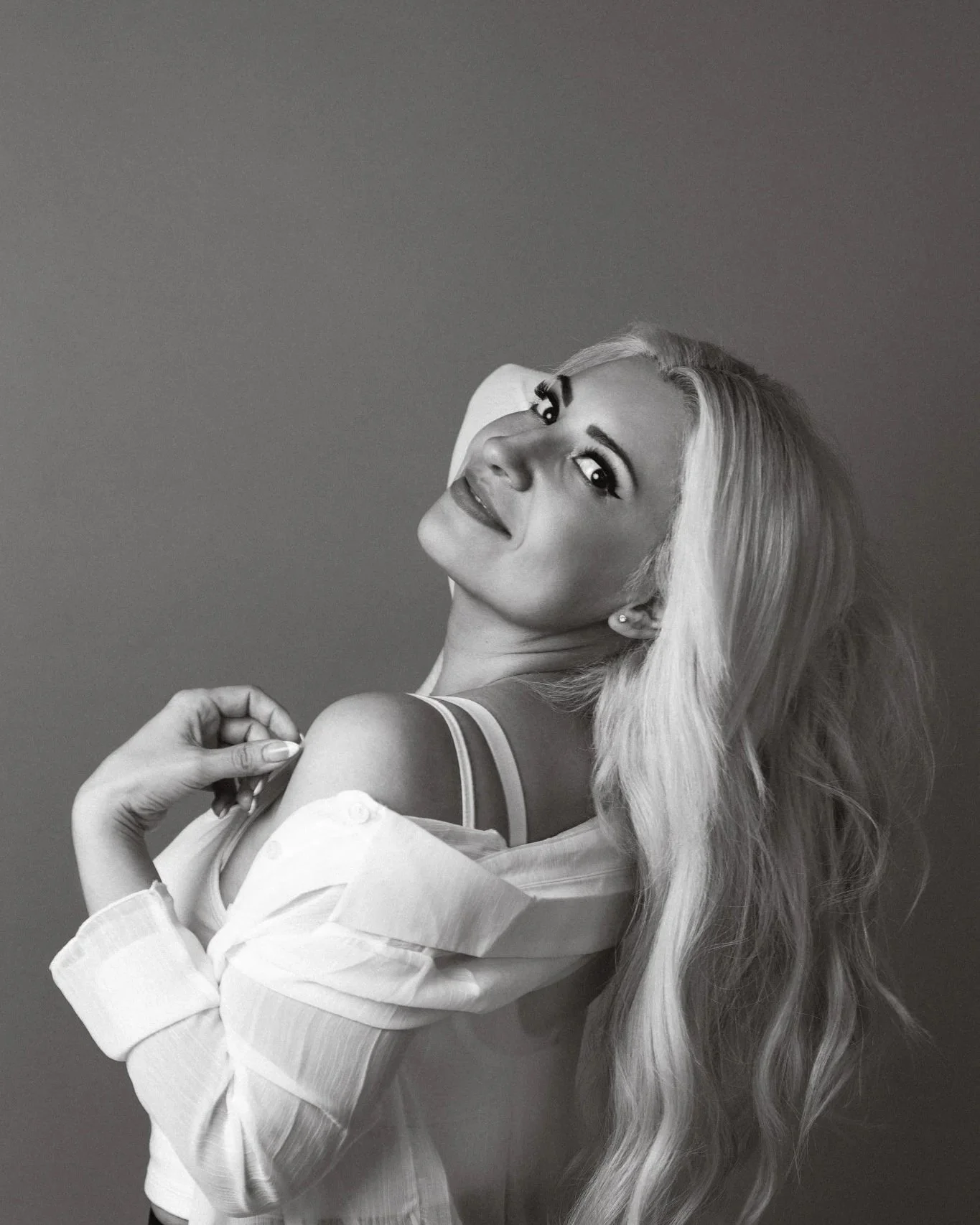 Isa Ramirez Muse Hair Studio stylist portrait Marina del Rey @icynotbrassy