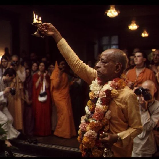 Srila prabhupada showing arati