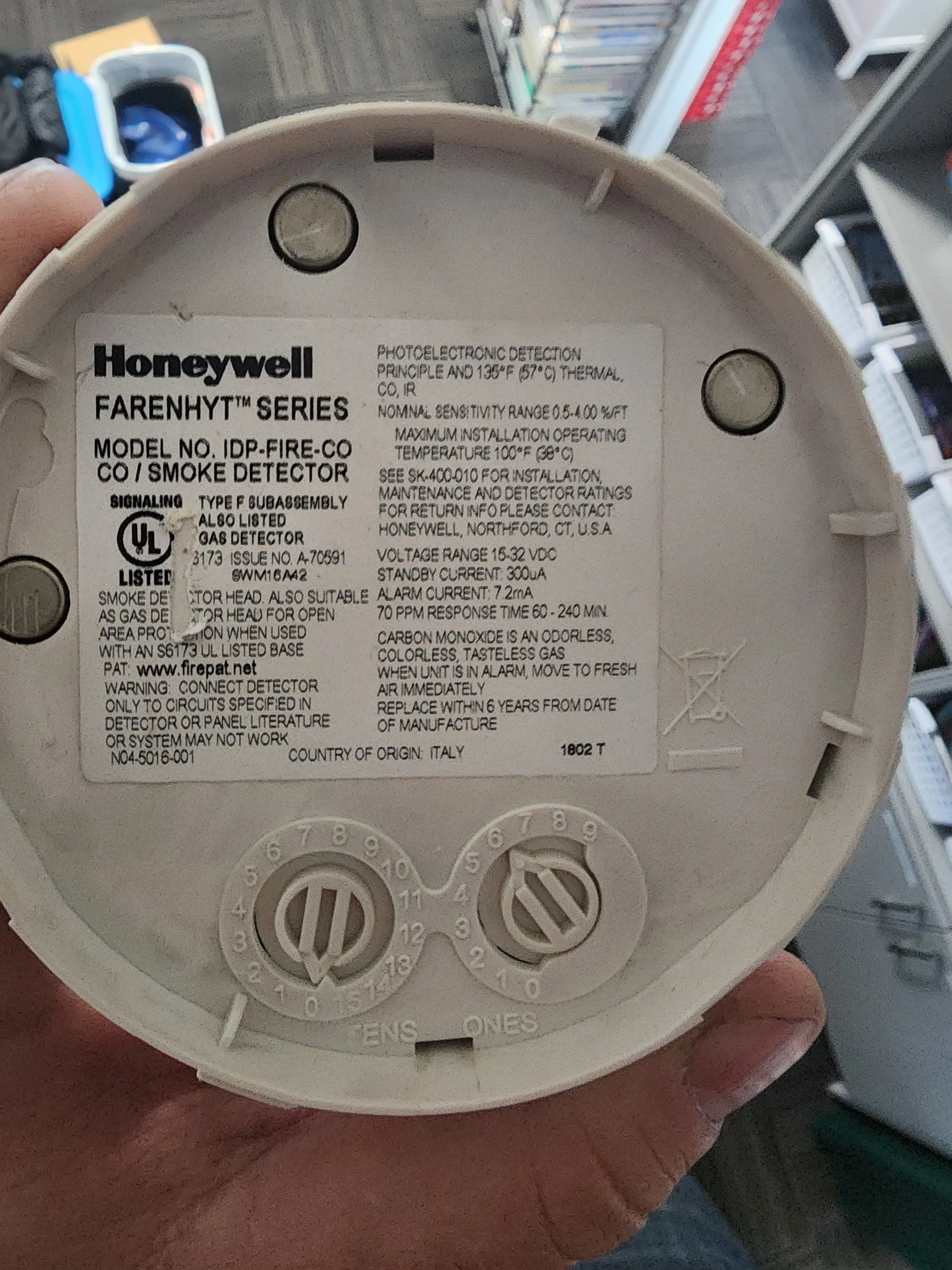 Honeywell smoke detector from the Farenhyt series, model IDP-FIRE-CO, showing labels with technical specifications in black text on a white background.