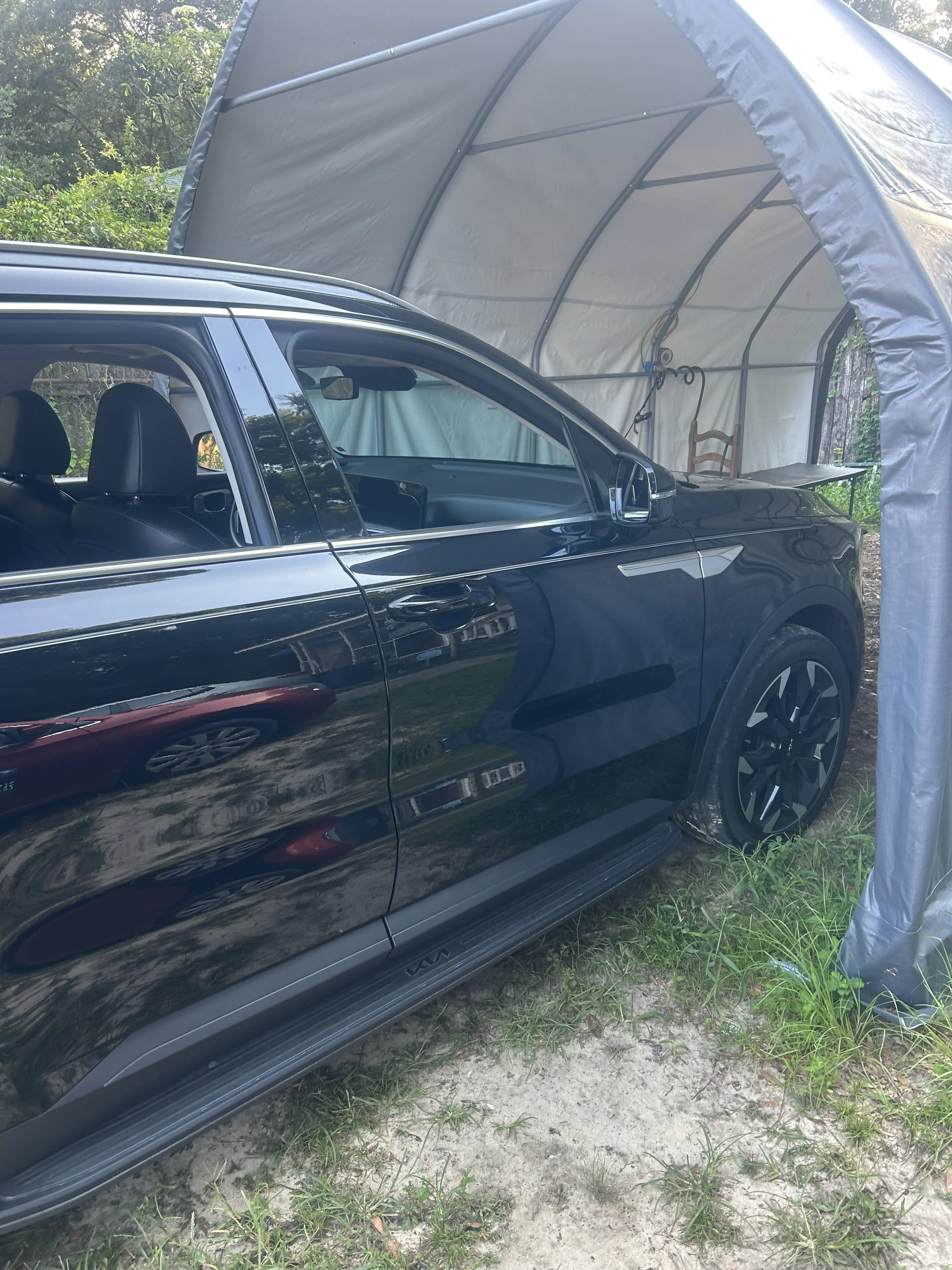 2025 Kia Sorento at Stephen Serven Key Fob & Auto Lock in Pensacola, Florida after a successful OEM smart key programming service. Customer received an additional fully programmed push-button start key