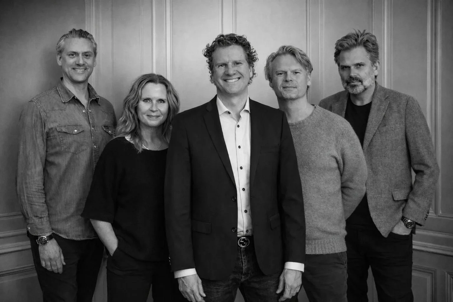 Lundquist & Partners har decennier av erfarenhet av att arbeta i skärningspunkten mellan affär, strategi och kommunikation. Vi säkerställer att riktning och genomförande hänger ihop, från förståelse till effekt.