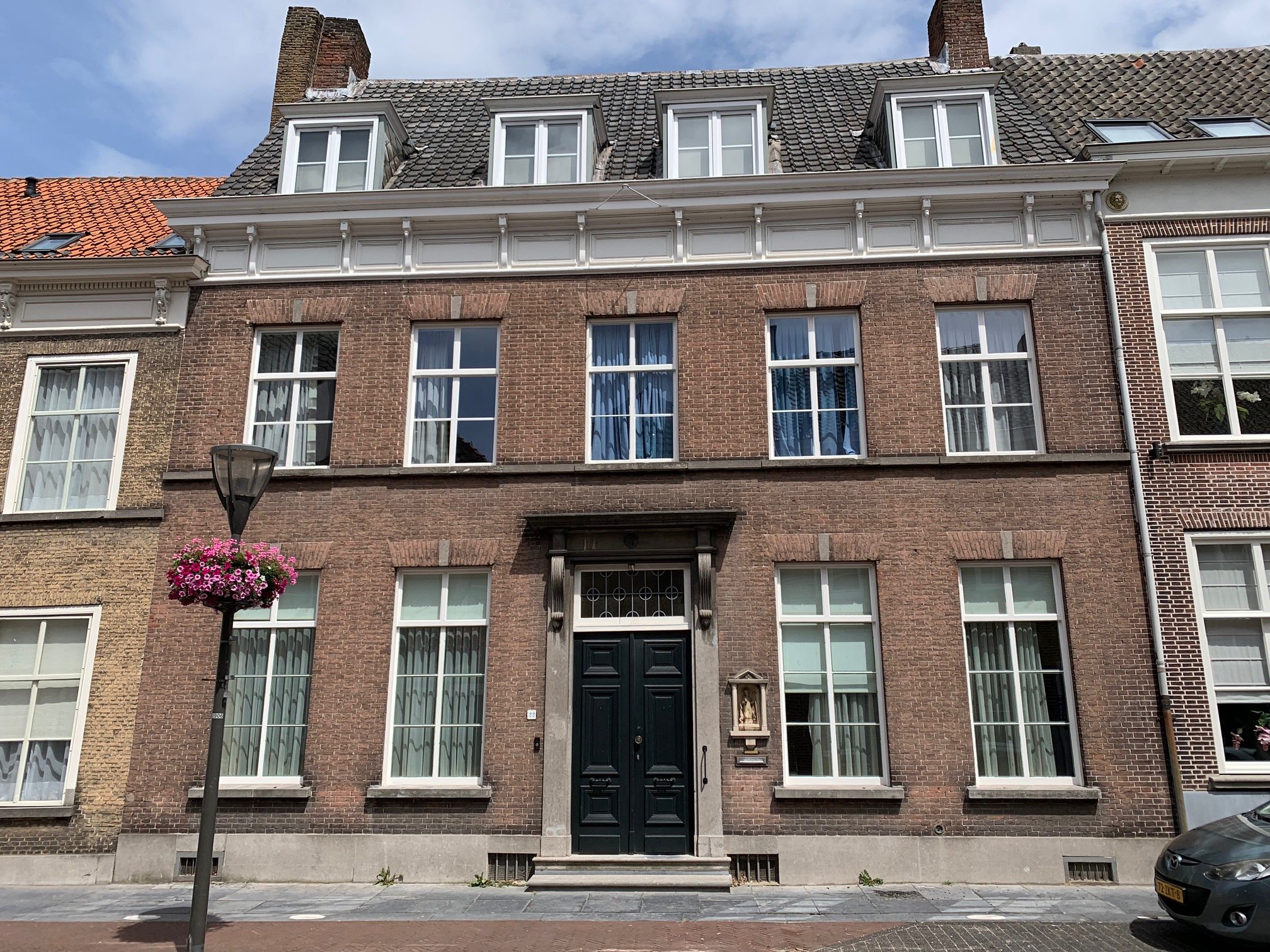 Heritage building in Hulst fitted with VAcubel vacuum insulated glass to enhance comfort and energy efficiency without altering its historic character.