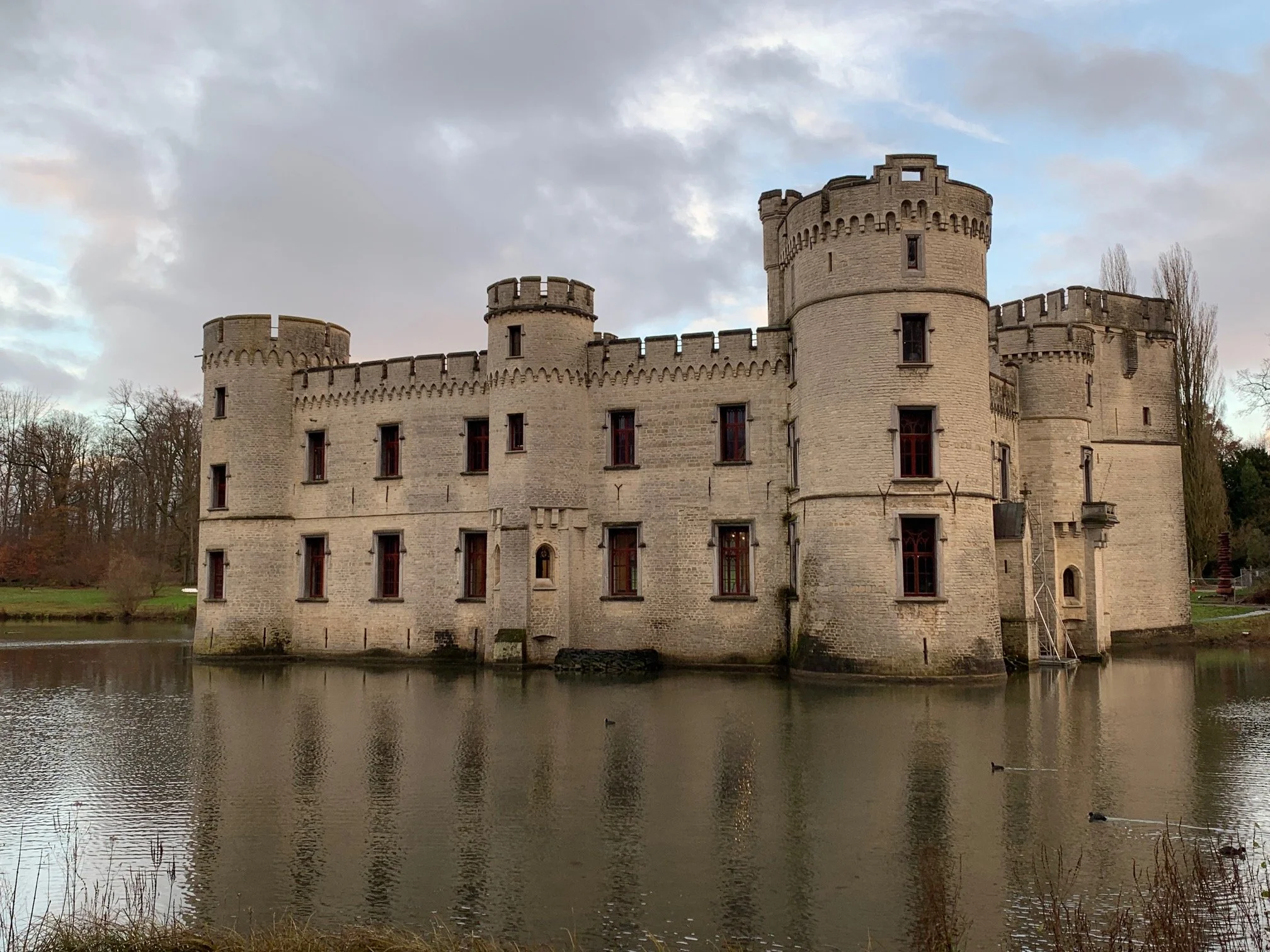 Historic castle renovated with Vacubel vacuum glazing, combining heritage preservation with high-performance thermal insulation