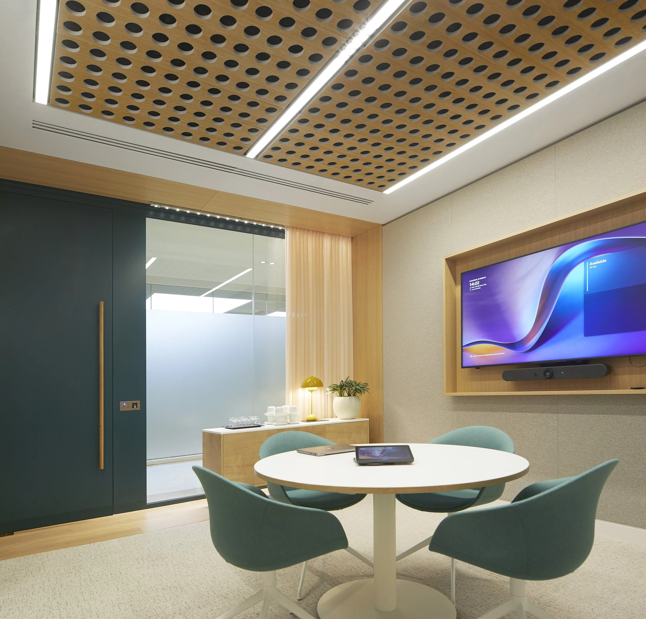 An image of a meeting room