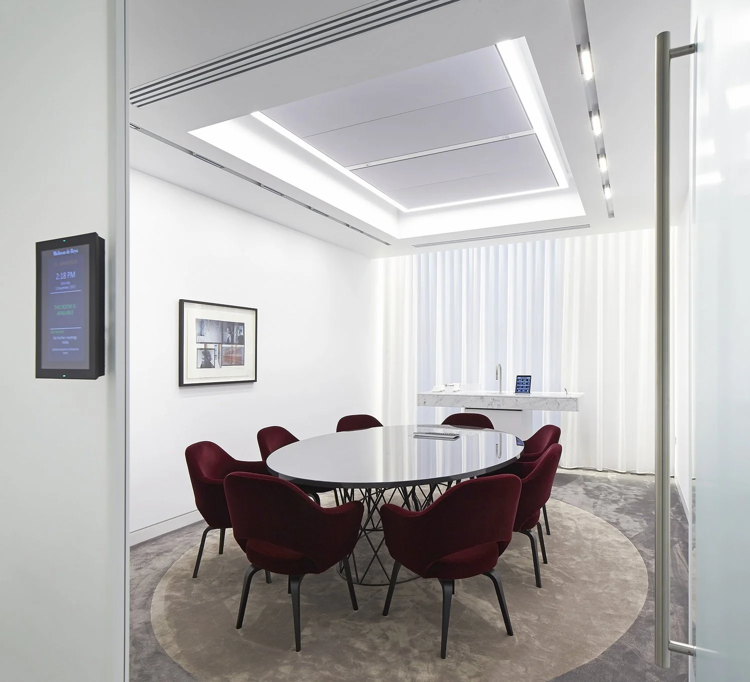 An image of a meeting room