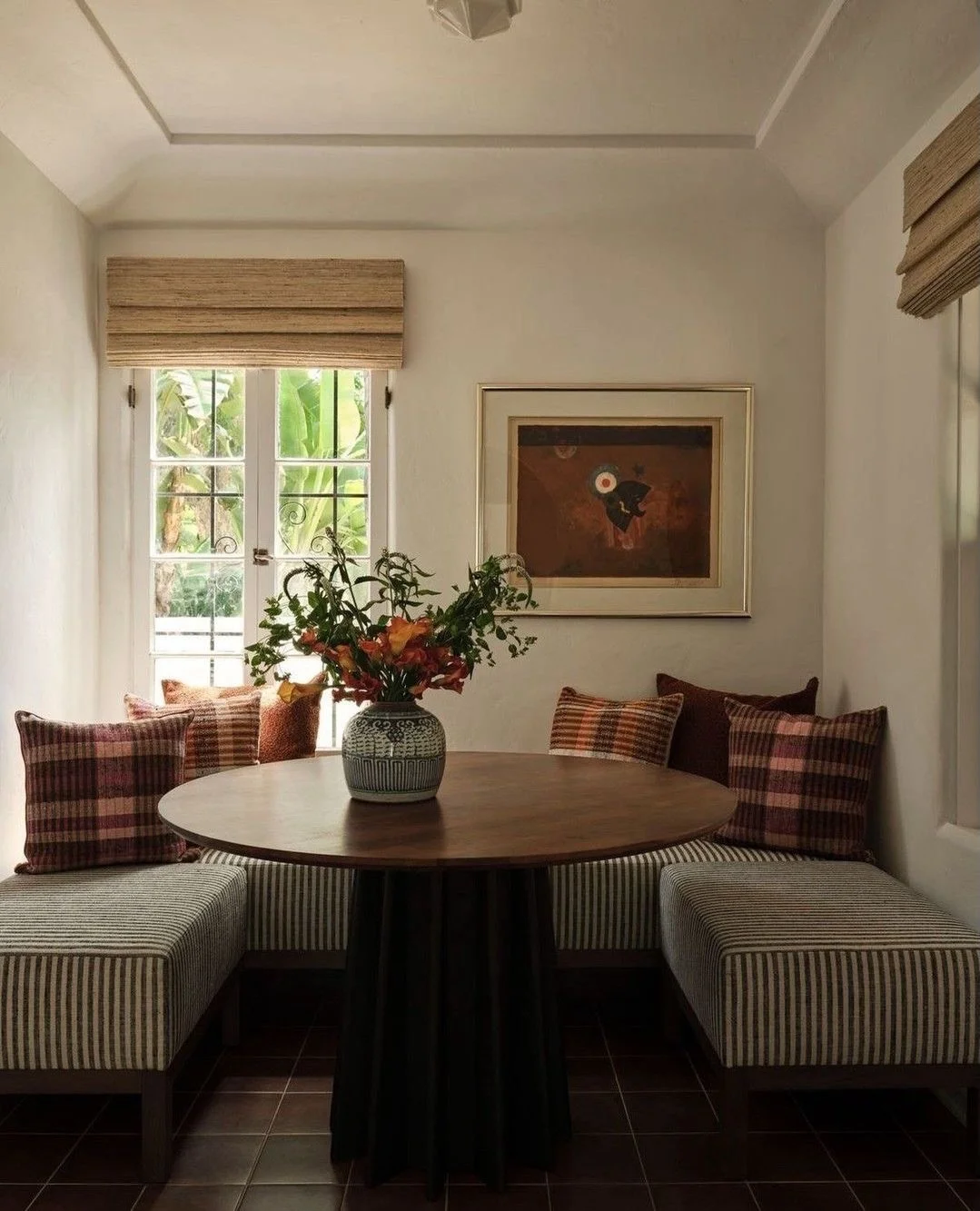 Cosy breakfast nooks ⭐️ 

A dedicated corner, even a small one, can completely change how your space feels.

Layered with the right seating, lighting and textures, it becomes more than just somewhere to eat - it adds warmth, structure and a sense of 