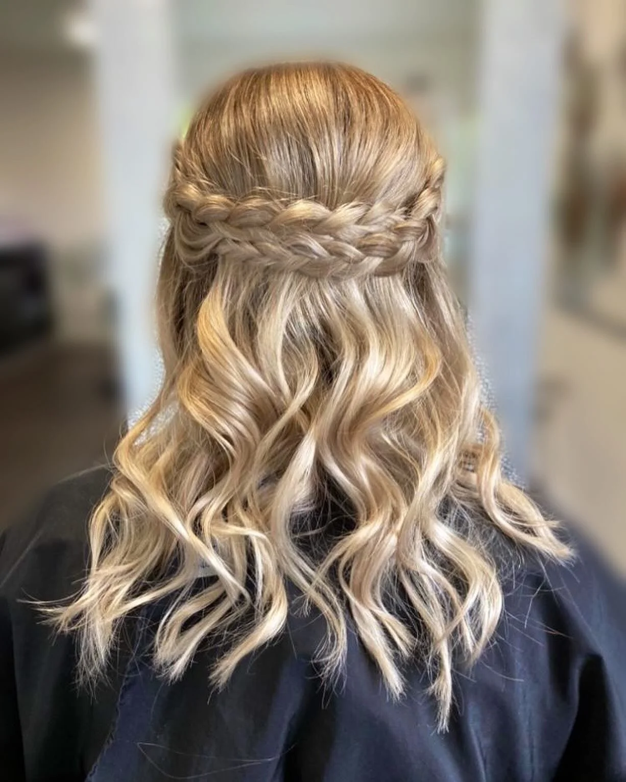 ✨ #wella #wellahair #coiffure #coiffeursuisse #cutandstyle #hochsteck #weddinghair #hair #updo