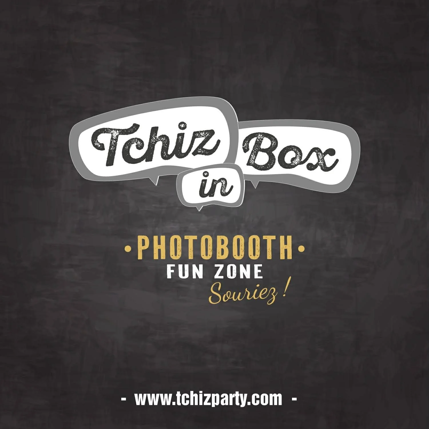 Logo de Tchiz Box in une zone photo-booth amusante avec le texte "Souriez".