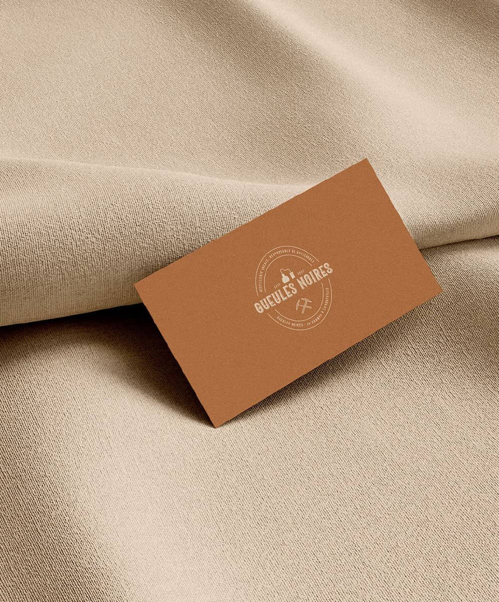 Visuel d'une carte de visite d'une distillerie premium à Lille.