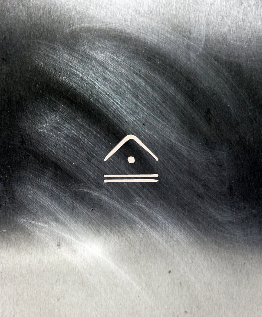 Logo icone de Reflets feng shui sur un fond texturé métallique gris argenté.