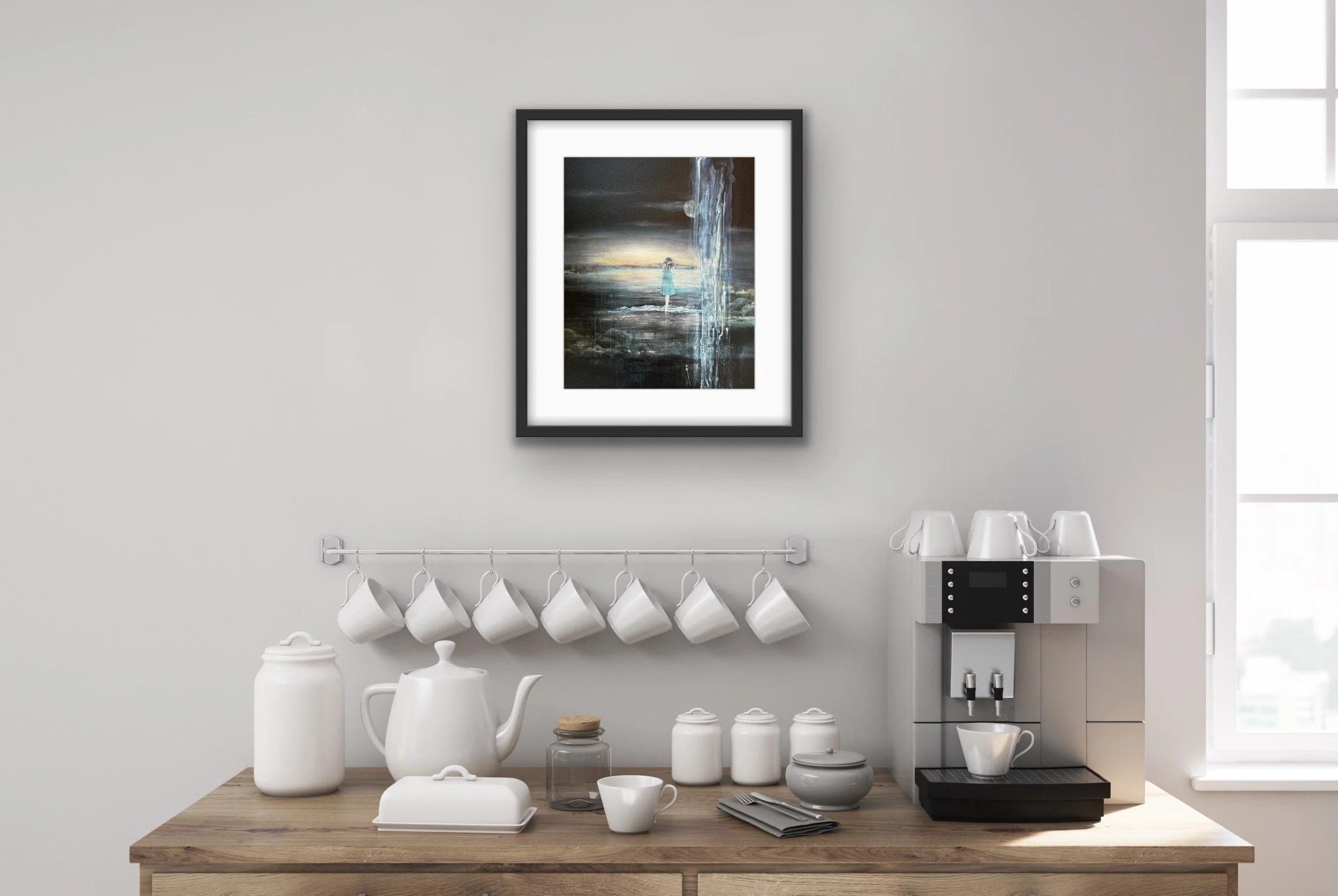 24. Path of Peace (Giclee), innrammet av Rakel Thorsell Flåten med kvinne ved havet, mørk himmel, rennende vann og lys i horisonten.