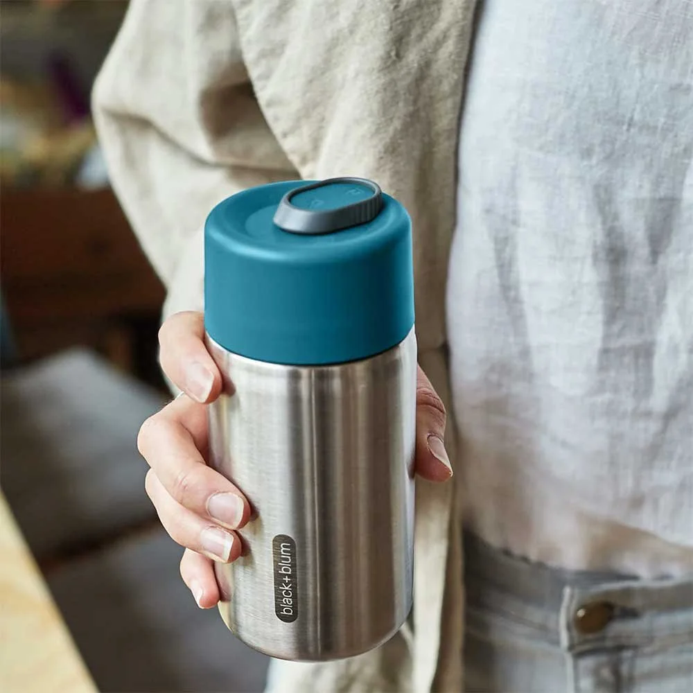 black-blum-travel-cup-lifestyle02.jpg