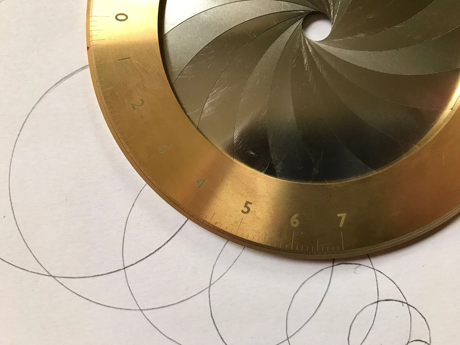 Iris compass drawing tool