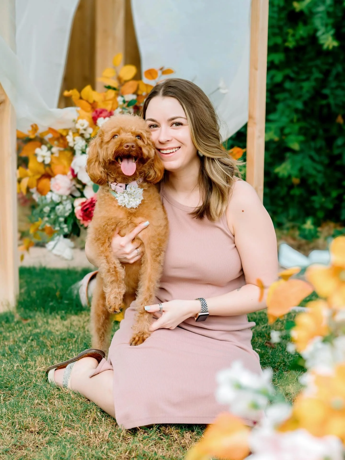 Happy #nationalhugyourdogday ! Pups are the best stress relievers. Comment below what type of doggo you have ⬇️