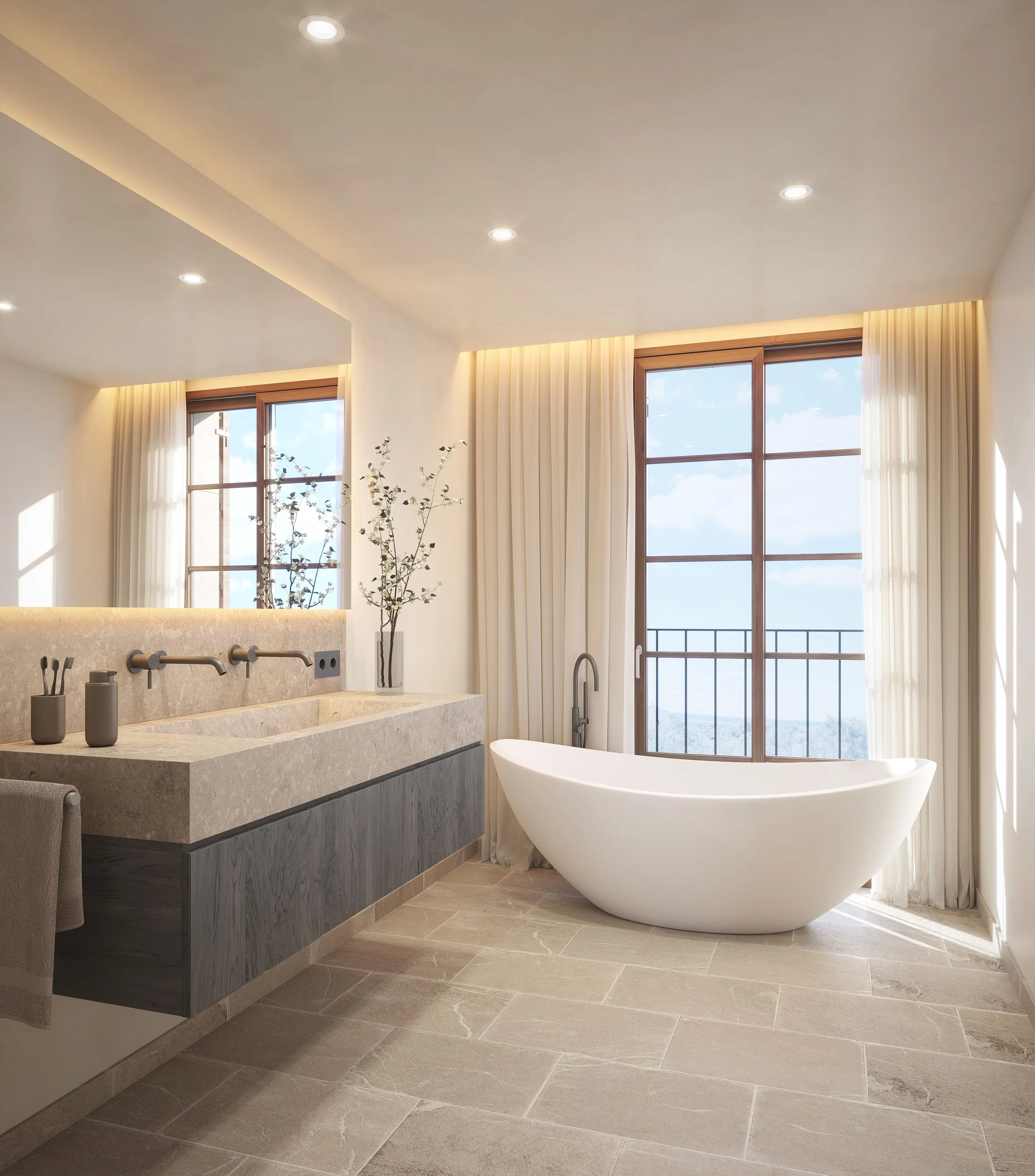 Ein Badezimmer mit großen Fenstern, durch die der Himmel sichtbar ist, eine freistehende Badewanne, einen Waschtisch mit Waschbecken und drei Behälter, weiße Vorhänge und einige Pflanzen