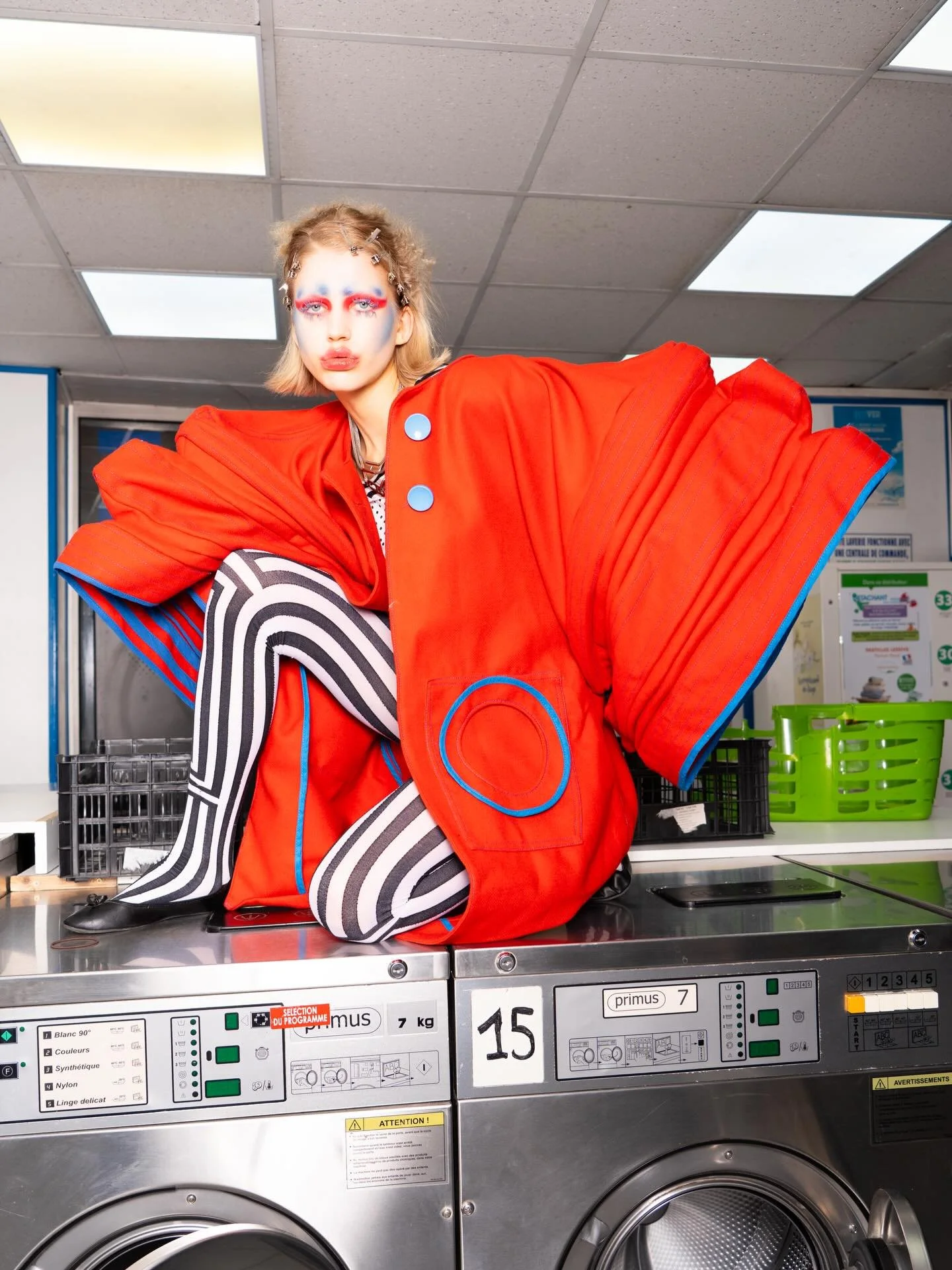 Pt. 2 

The most incredible look by @lina.soton !! 

Fashion Designer: @lina.soton 
Stylist: @lina.soton 
Makeup Artist: @angeledupont_mua 
Hair Stylist: @andreawrn 

#studio #paris #style #fashion #polaro&iuml;ds