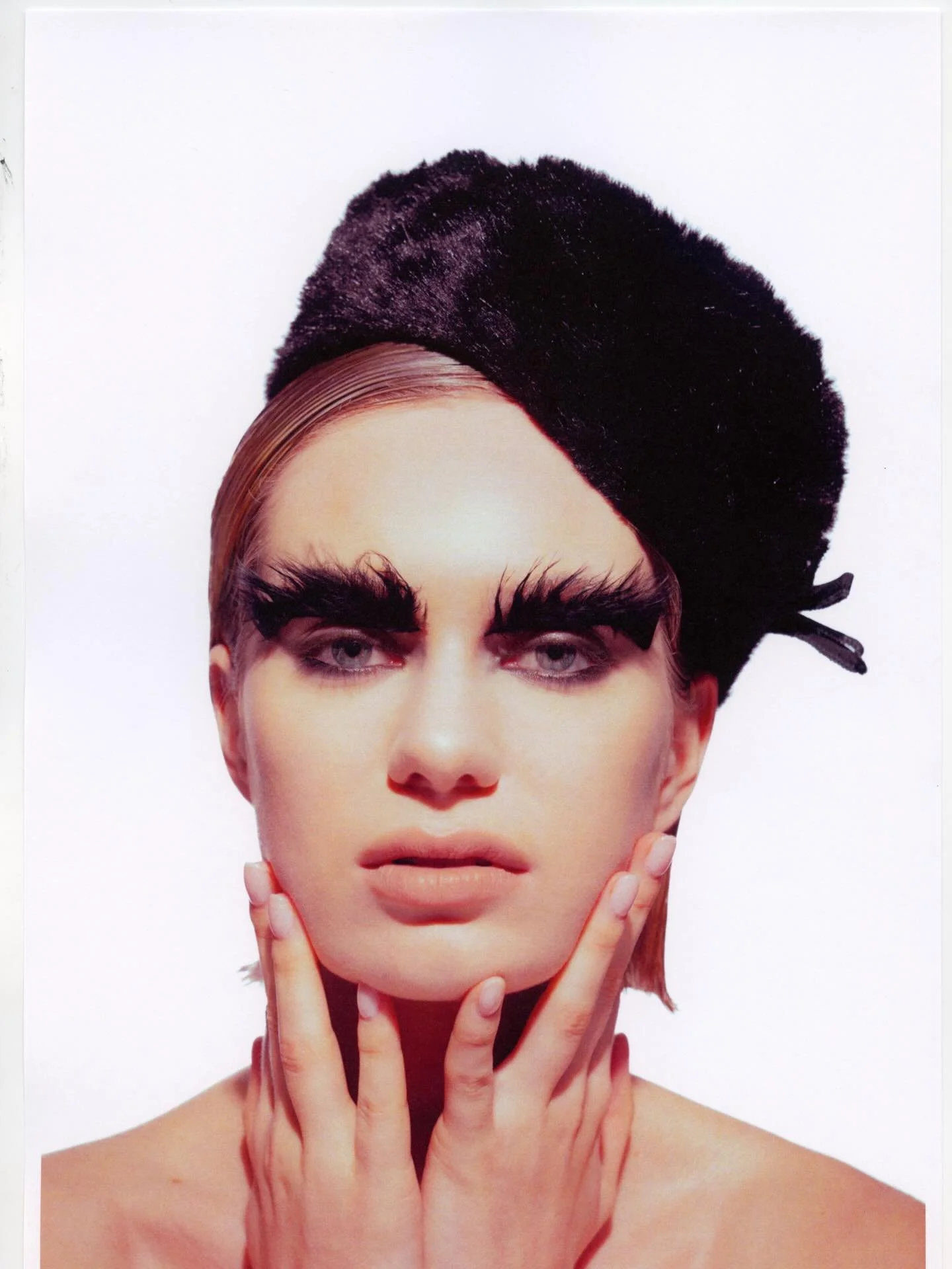 LEA 

Makeup Artist: @maevapmb 
Model:  @leabrasseuur 
Inspo: @magazineantidote 

In collab with: @moi_jesuisma

#photography #studio #antidote #beauty #paris