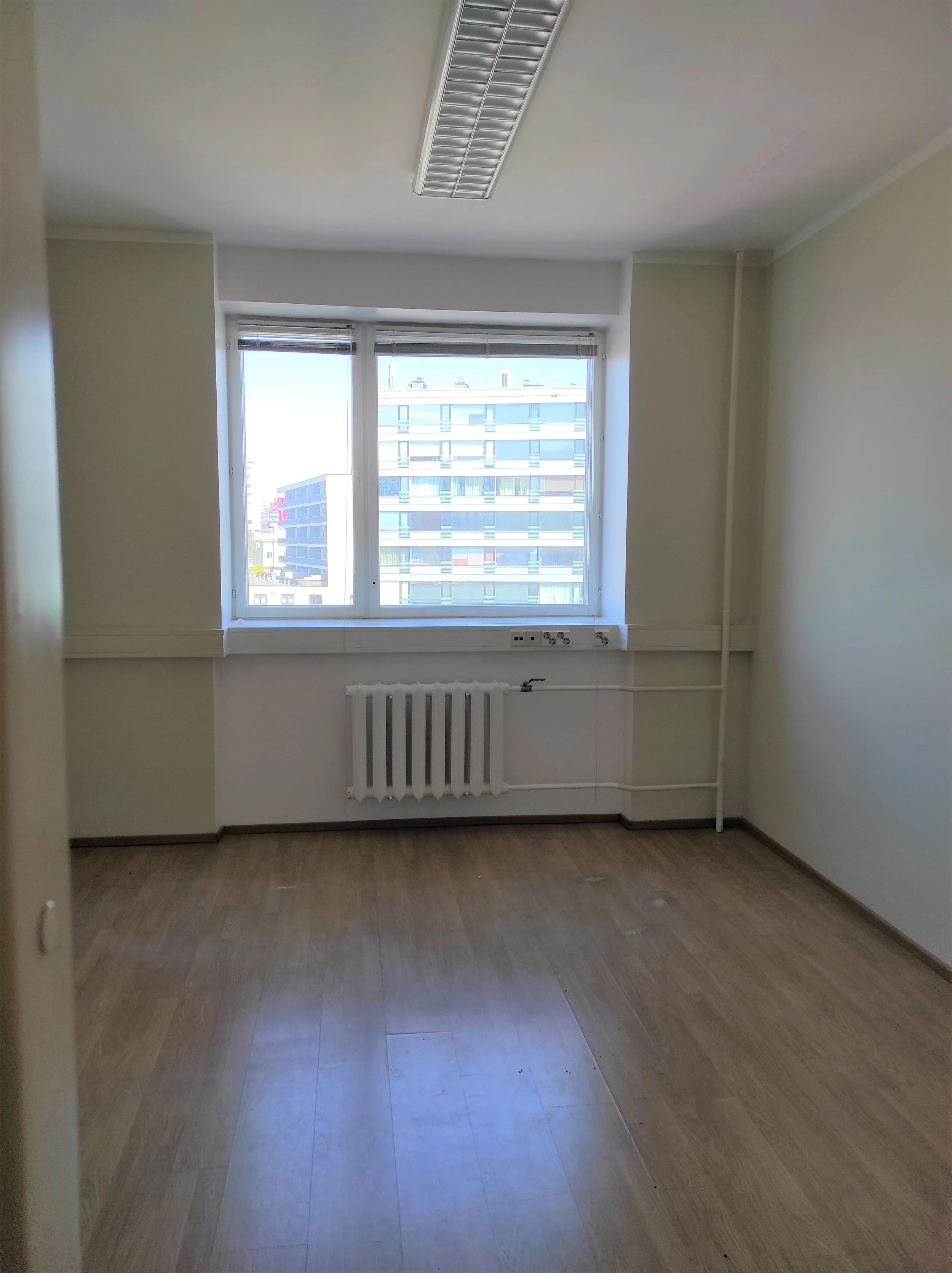 14m² · Hubane tuba, aknad põhja suunas