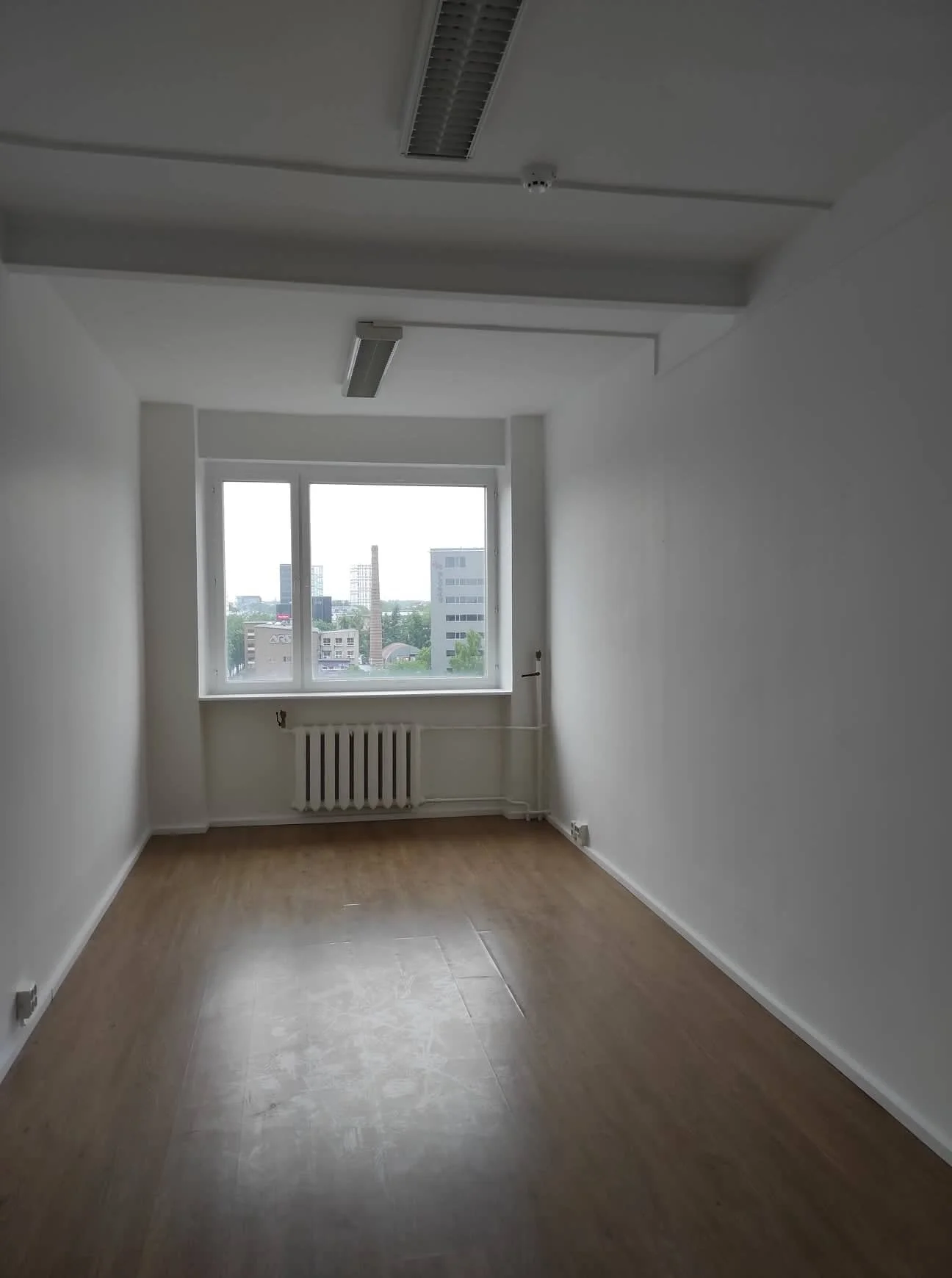 16 m² · Väike hubane tuba bürooks, teeninduseks või koolituseks