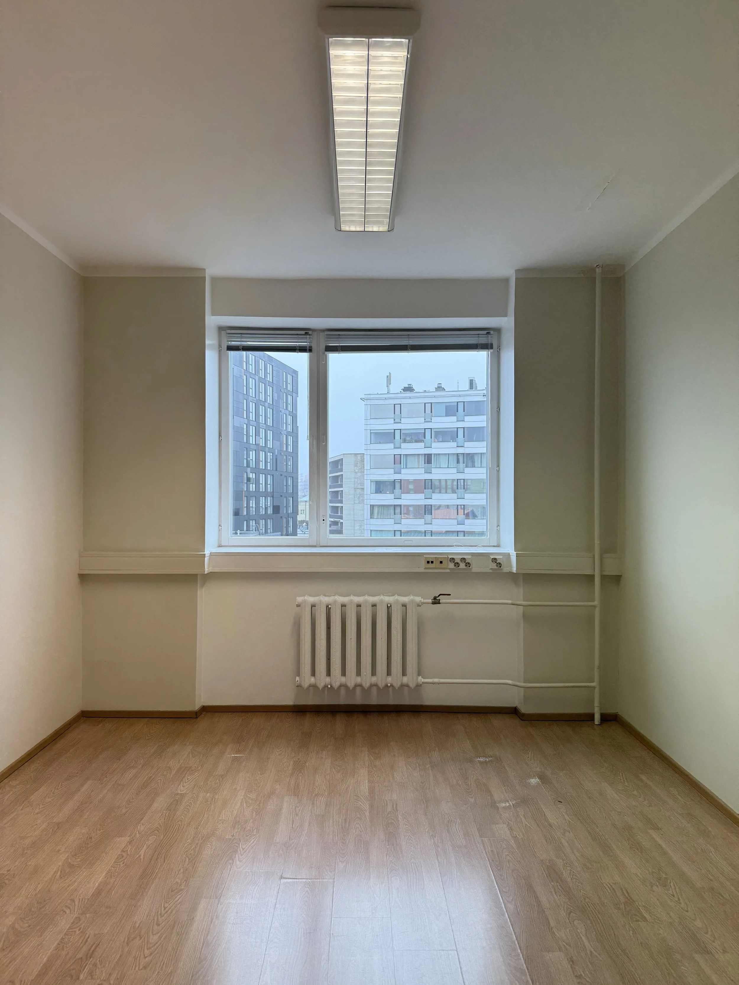 10m² · Hubane tuba, aknad põhja suunas