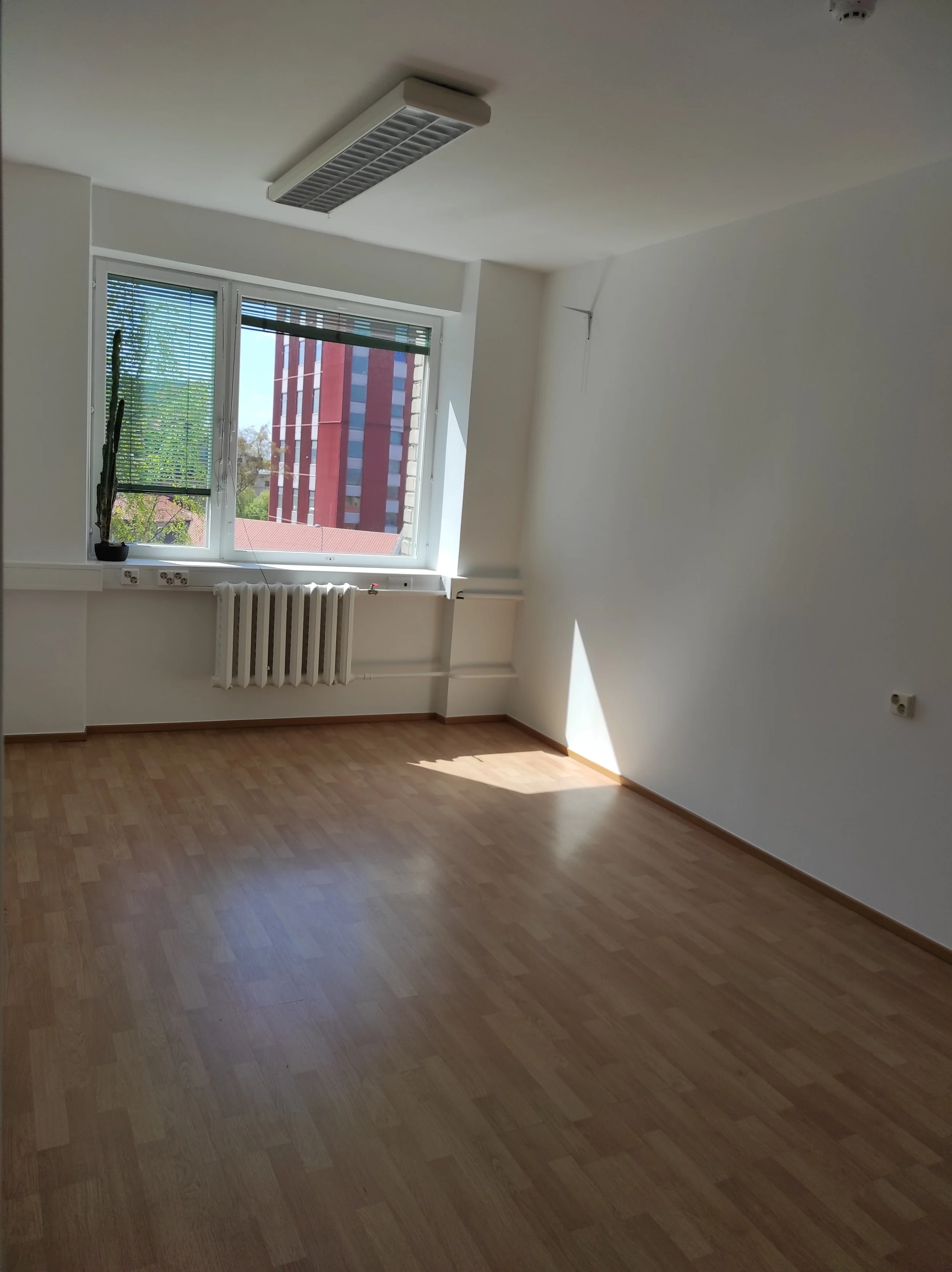 17m² · Hubane tuba, aknad põhja suunas