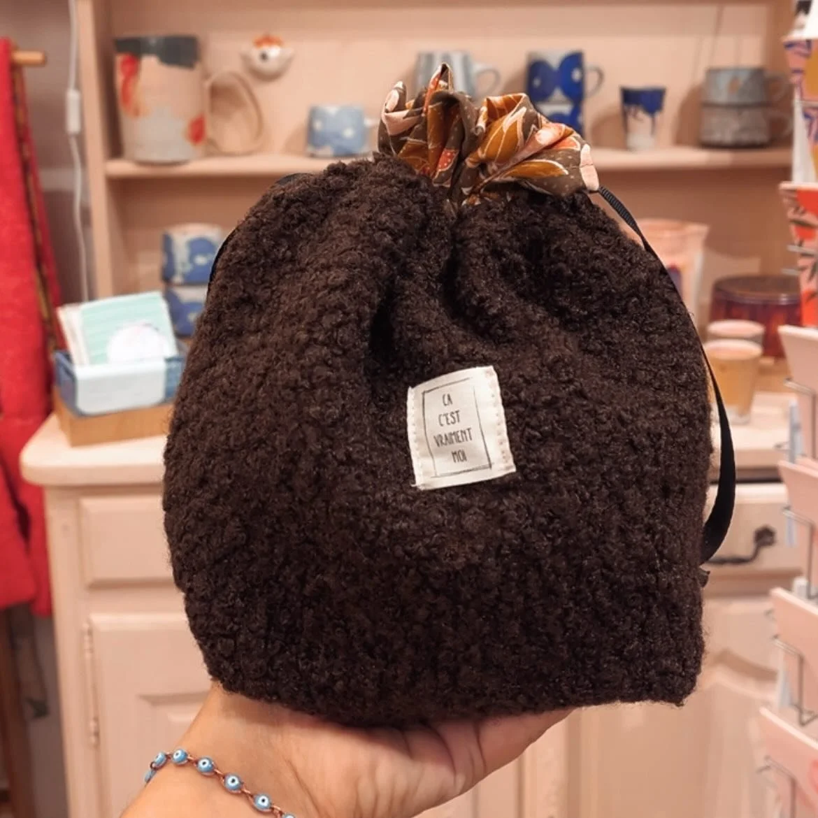 Tu as vu les nouvelles pochettes, disponible pour le moment &agrave; la boutique @poplocal.grenoble. #pochette #trousse #fourretout #artisanat #artisan