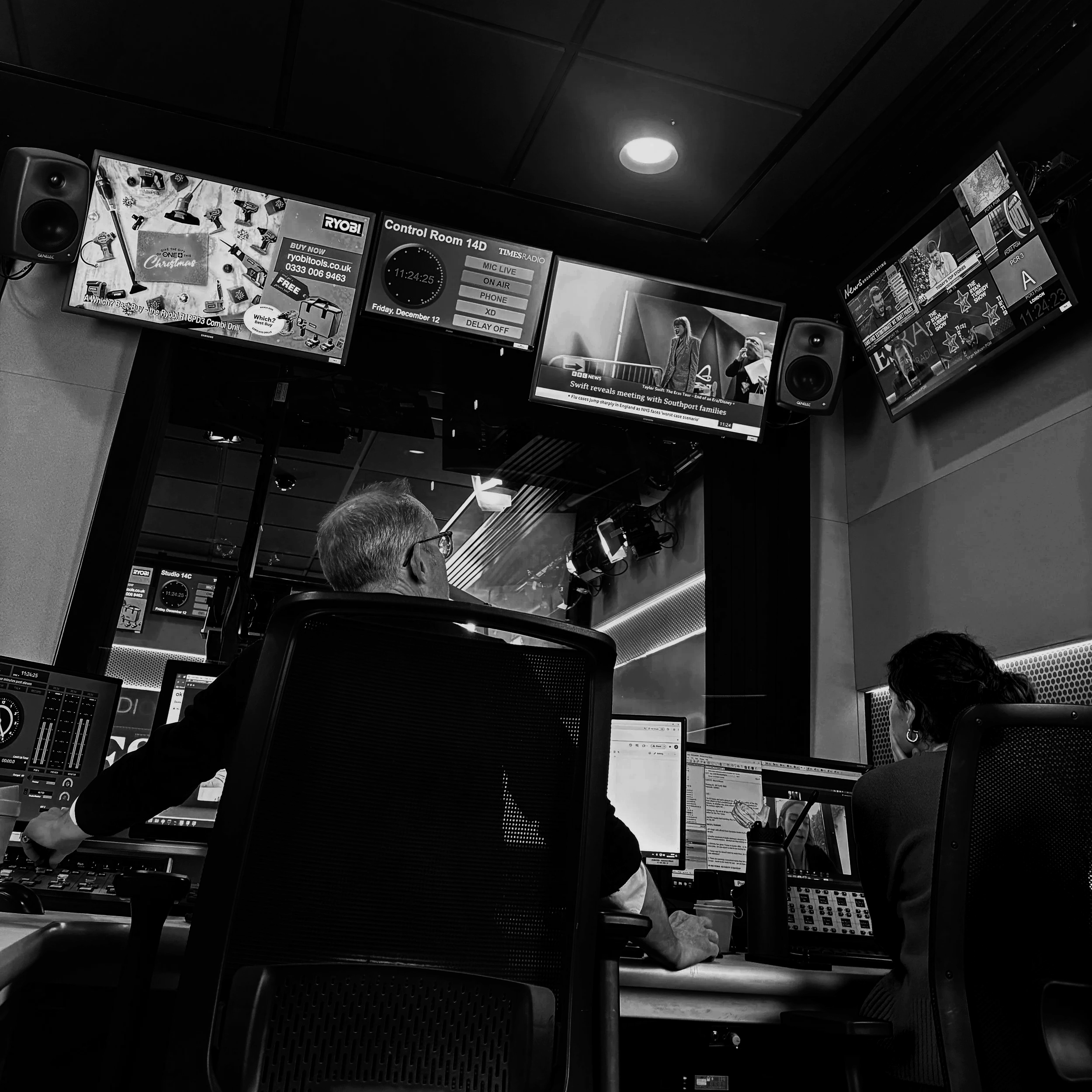 · Radio ·