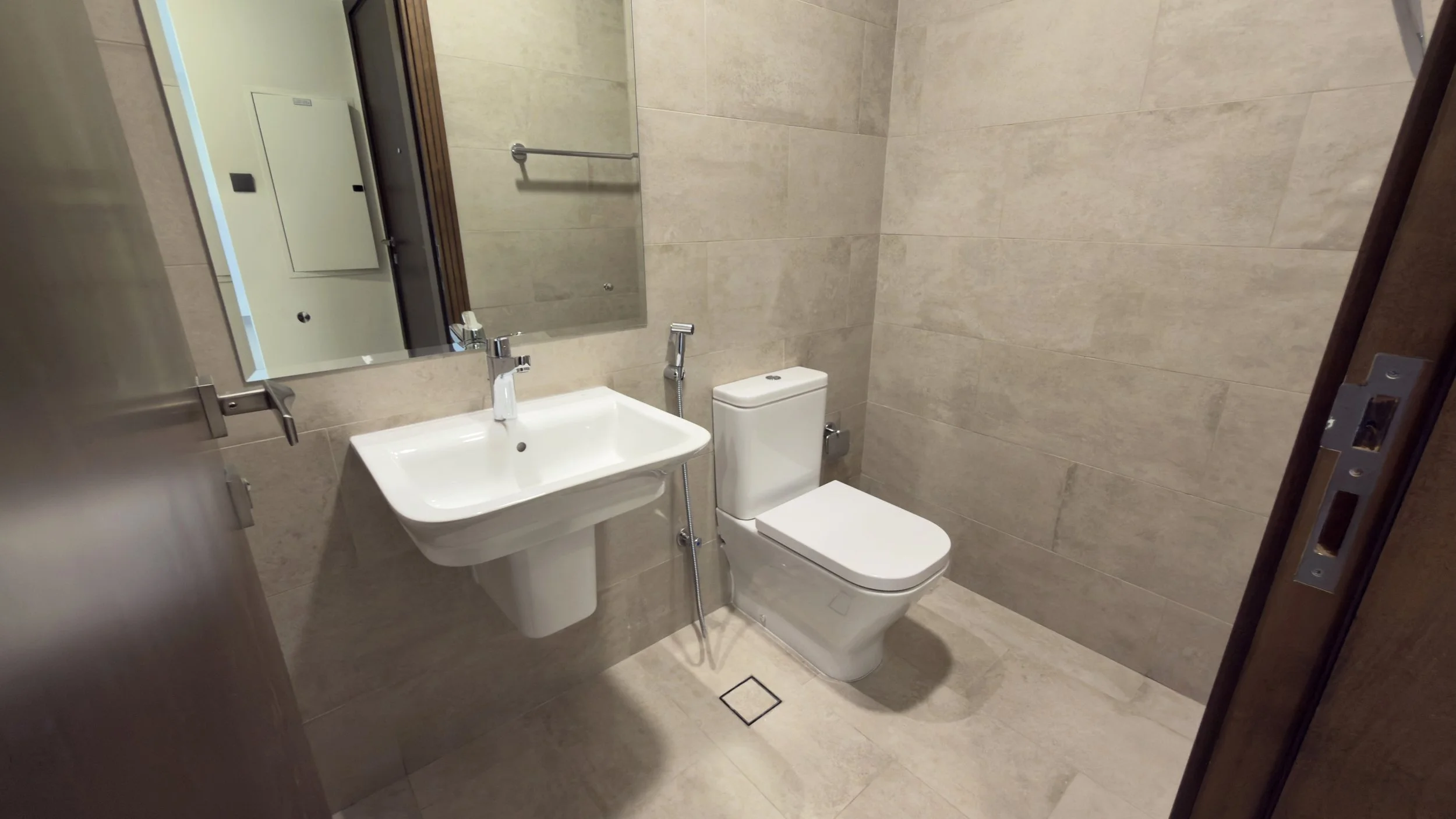 3R flat - washroom.jpg