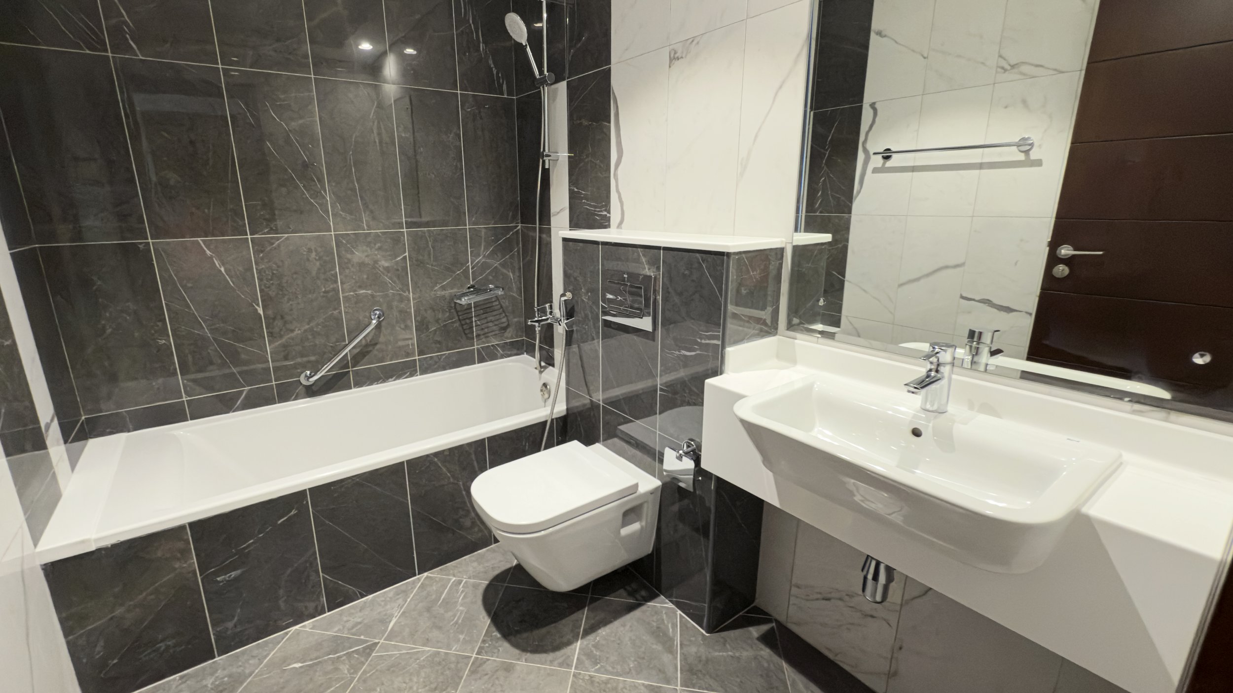 ART XIV Bathroom