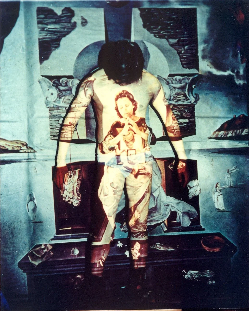 林嘉华  Lin Jiahua
进入美術史的幻燈活动 
A Slideshow into Art History
薩爾瓦多·達利的作品投射在林的身体上
Salvador Dalí's work is projected onto Lin's body
1988 


